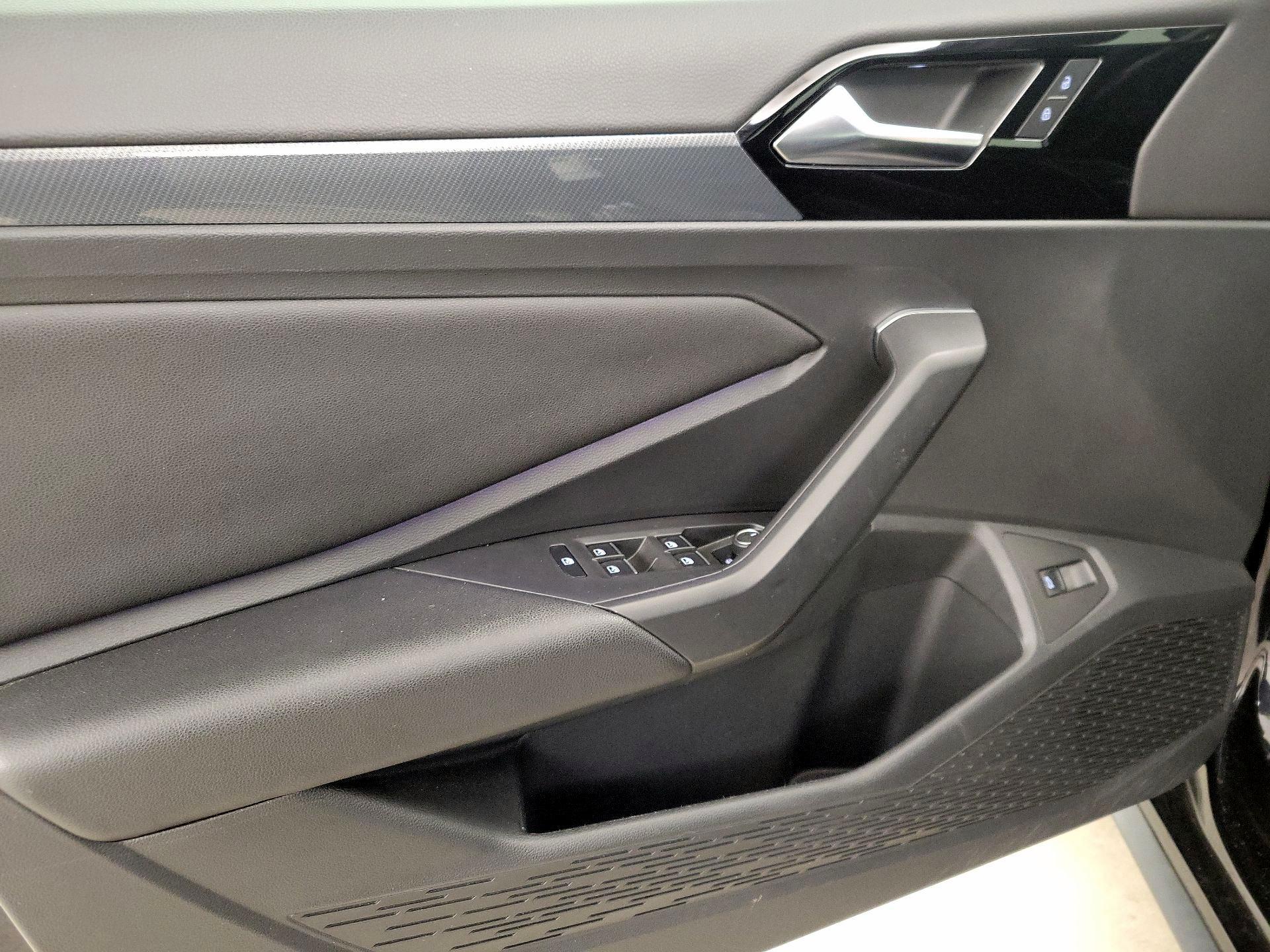 Thumbnail: 2021 Volkswagen Jetta - 12