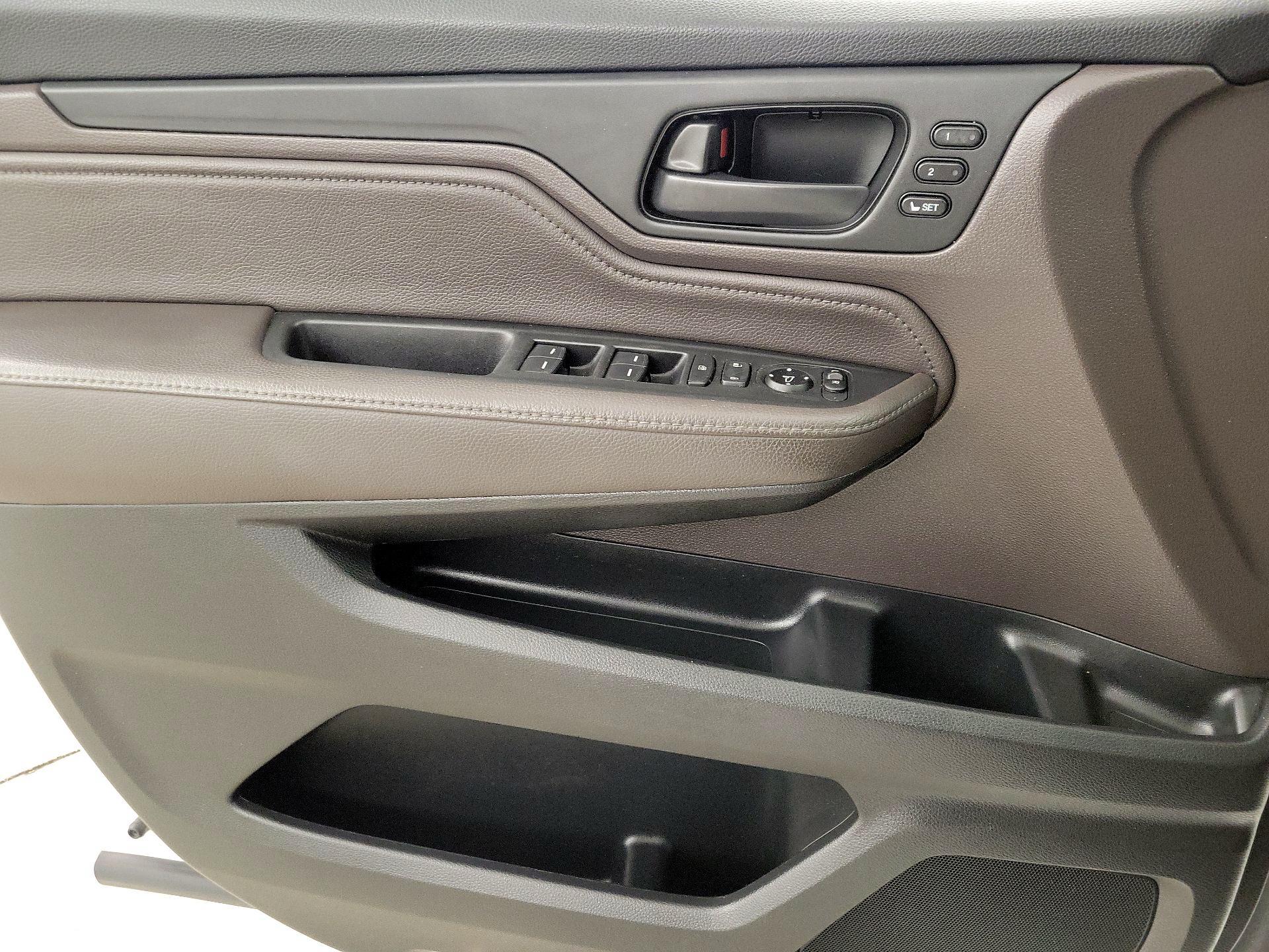 Thumbnail: 2018 Honda Odyssey - 12