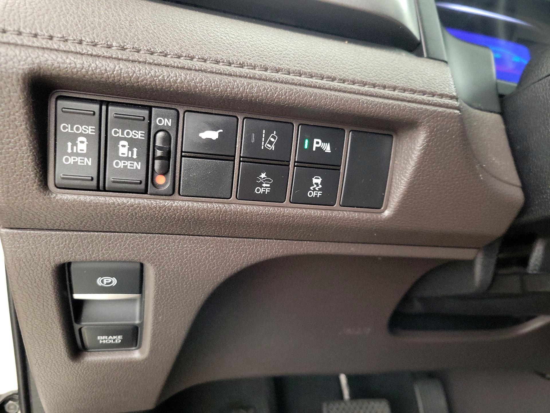 Thumbnail: 2018 Honda Odyssey - 13