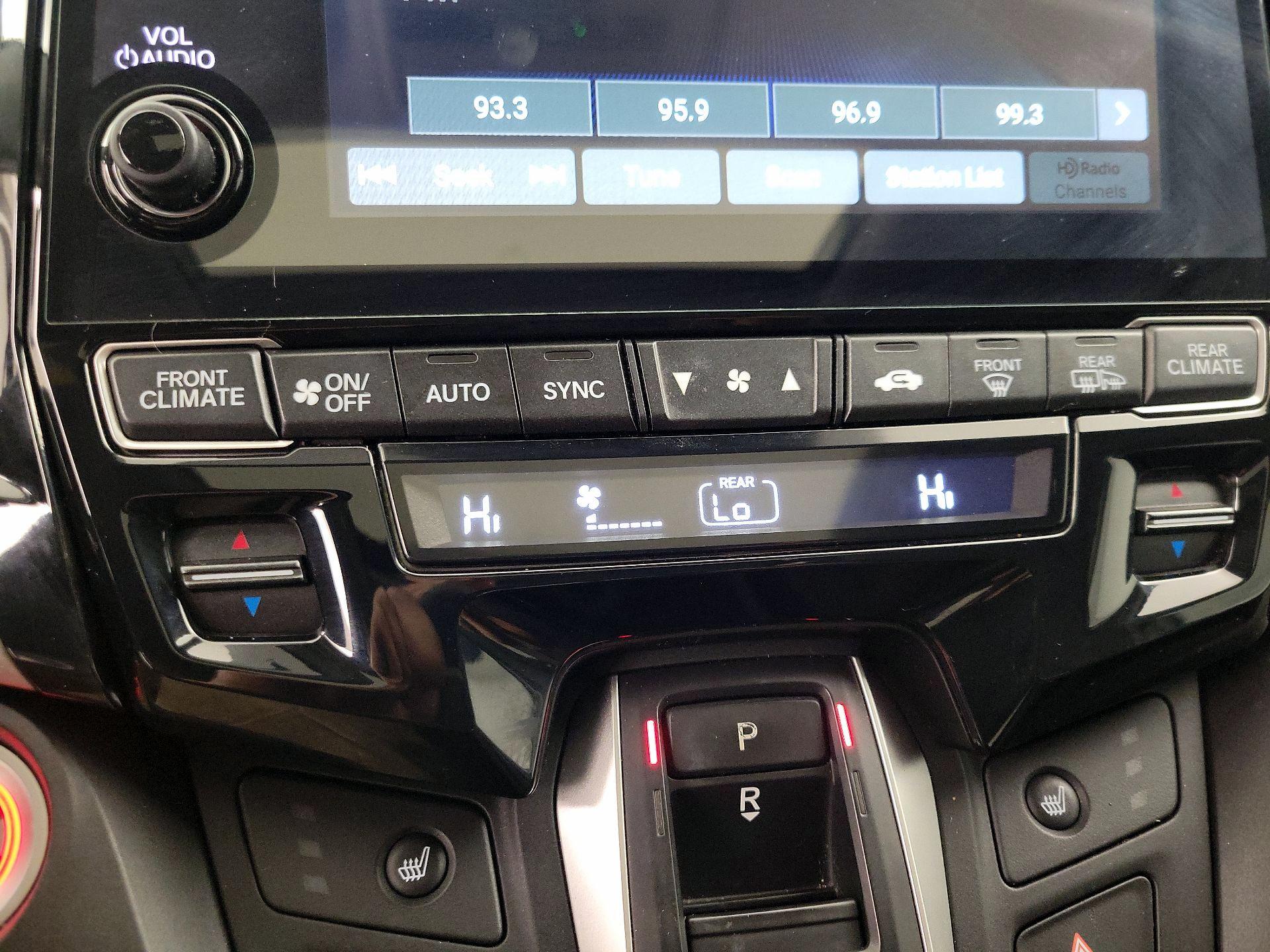 Thumbnail: 2018 Honda Odyssey - 17