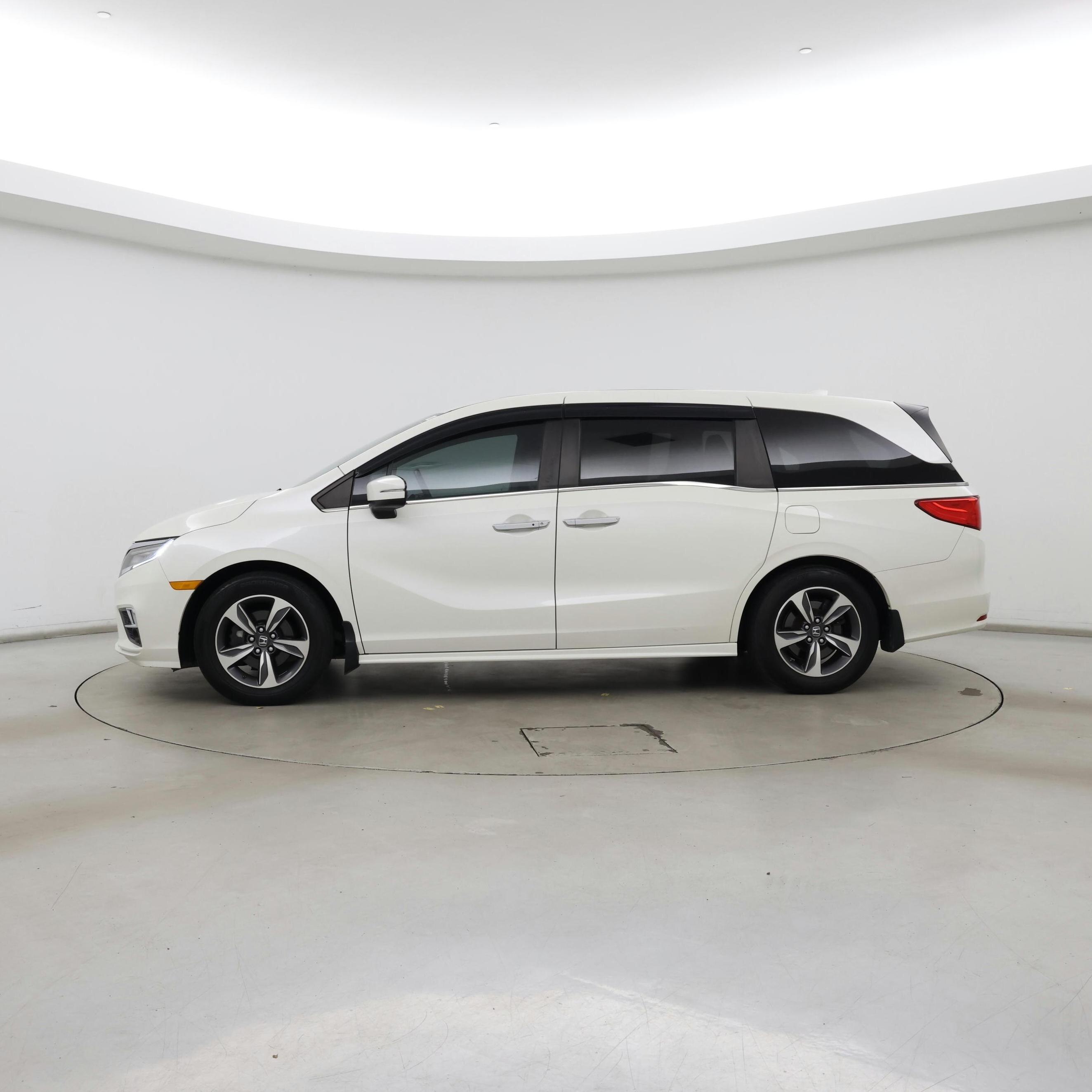 Thumbnail: 2018 Honda Odyssey - 3