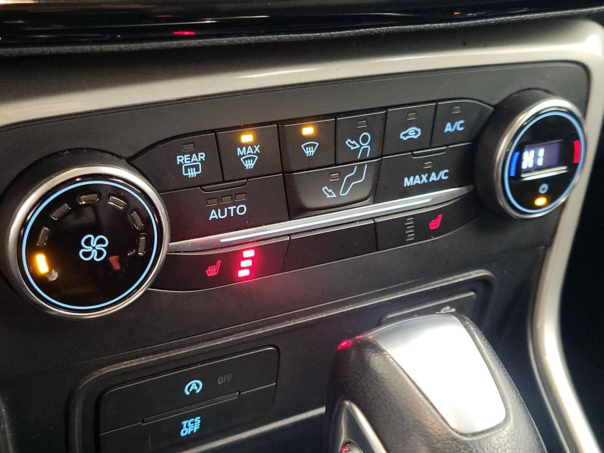 Thumbnail: 2018 Ford EcoSport - 17