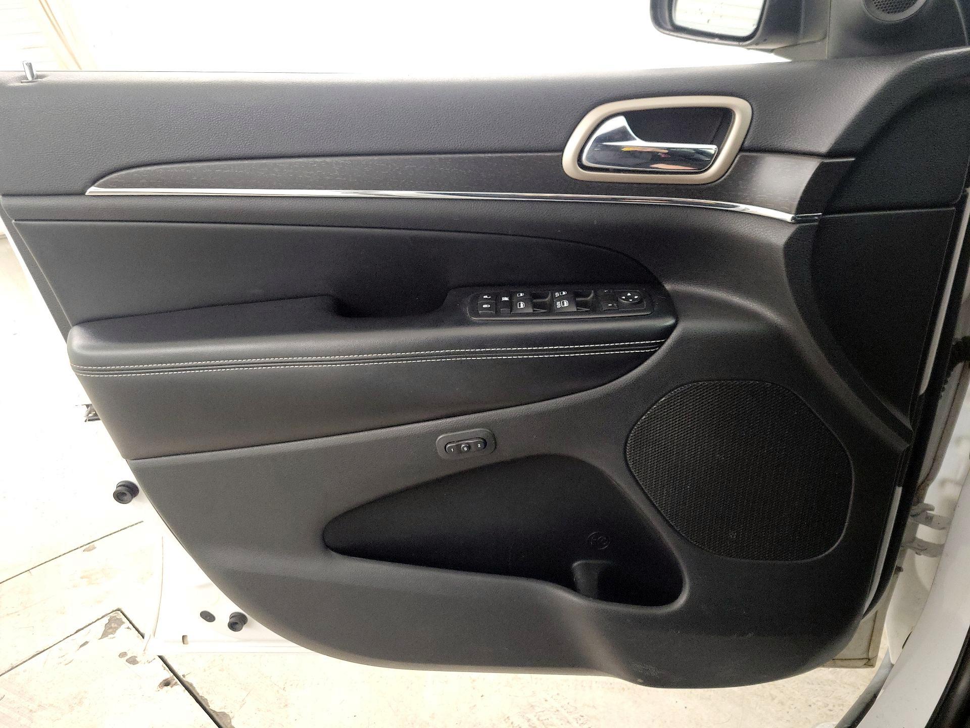 Thumbnail: 2016 Jeep Grand Cherokee - 12