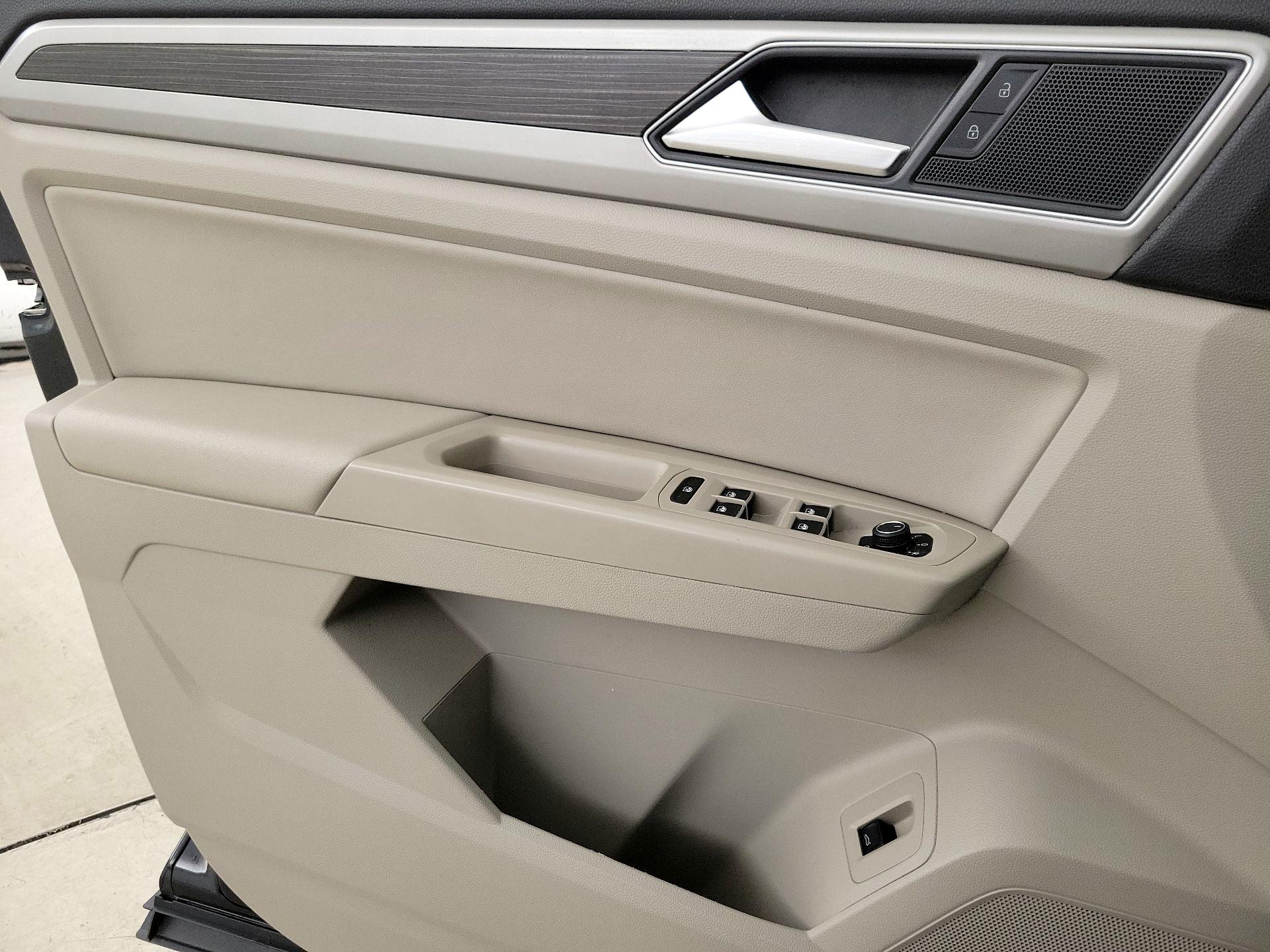 Thumbnail: 2018 Volkswagen Atlas - 12