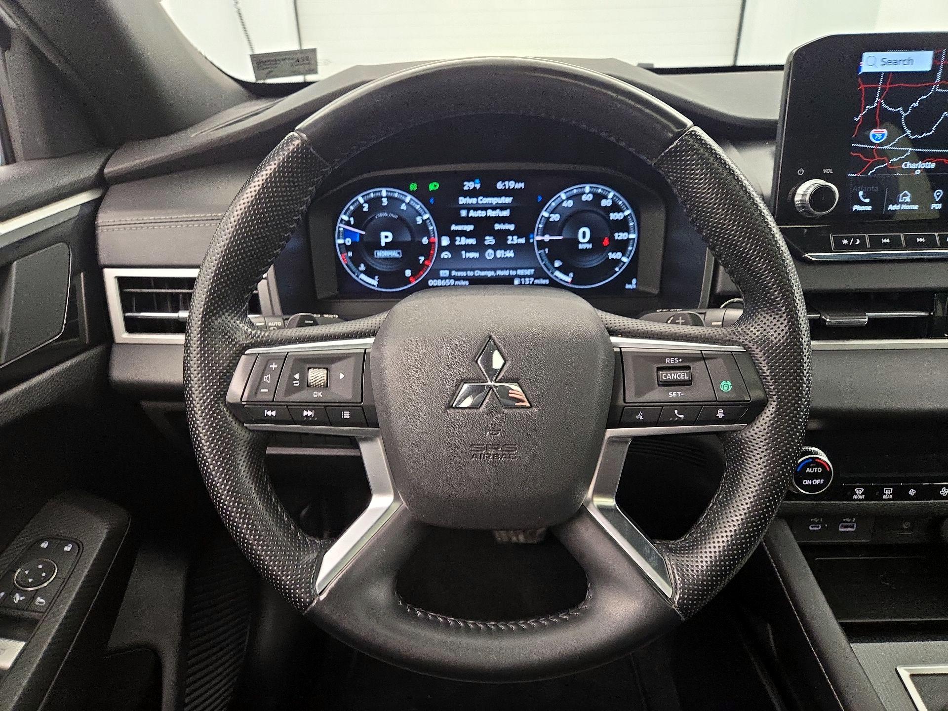 Thumbnail: 2024 Mitsubishi Outlander - 10