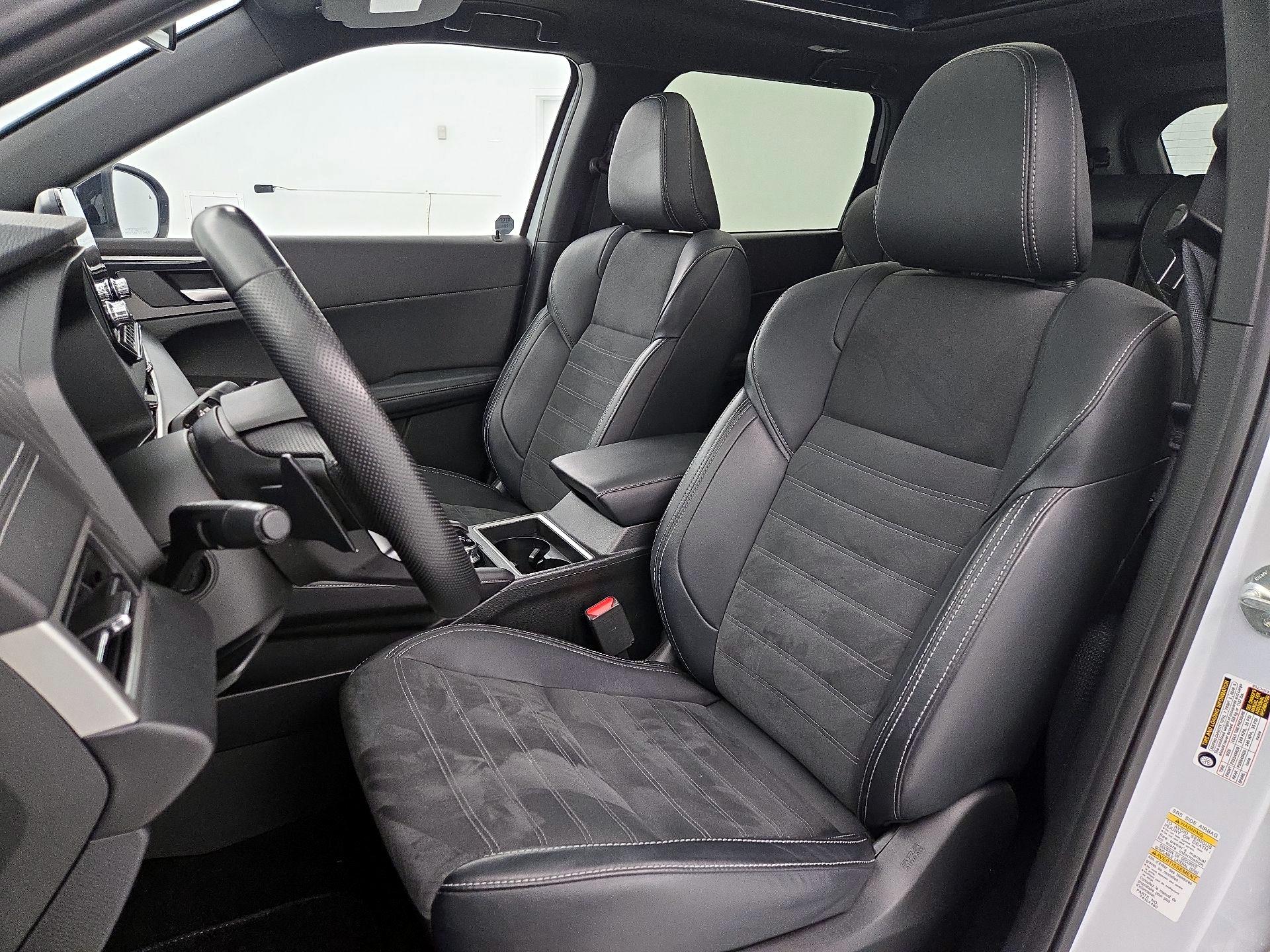 Thumbnail: 2024 Mitsubishi Outlander - 11