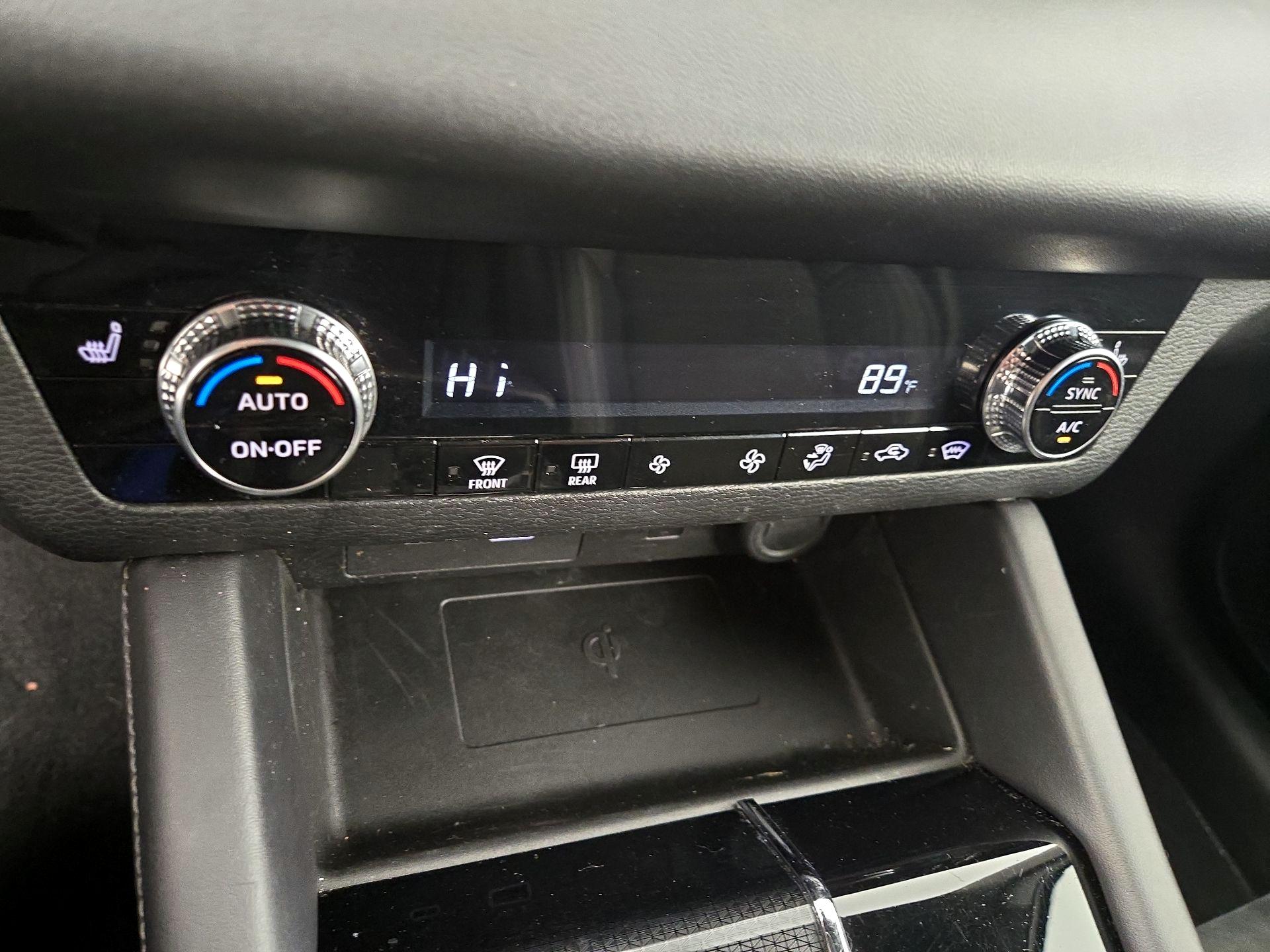 Thumbnail: 2024 Mitsubishi Outlander - 17