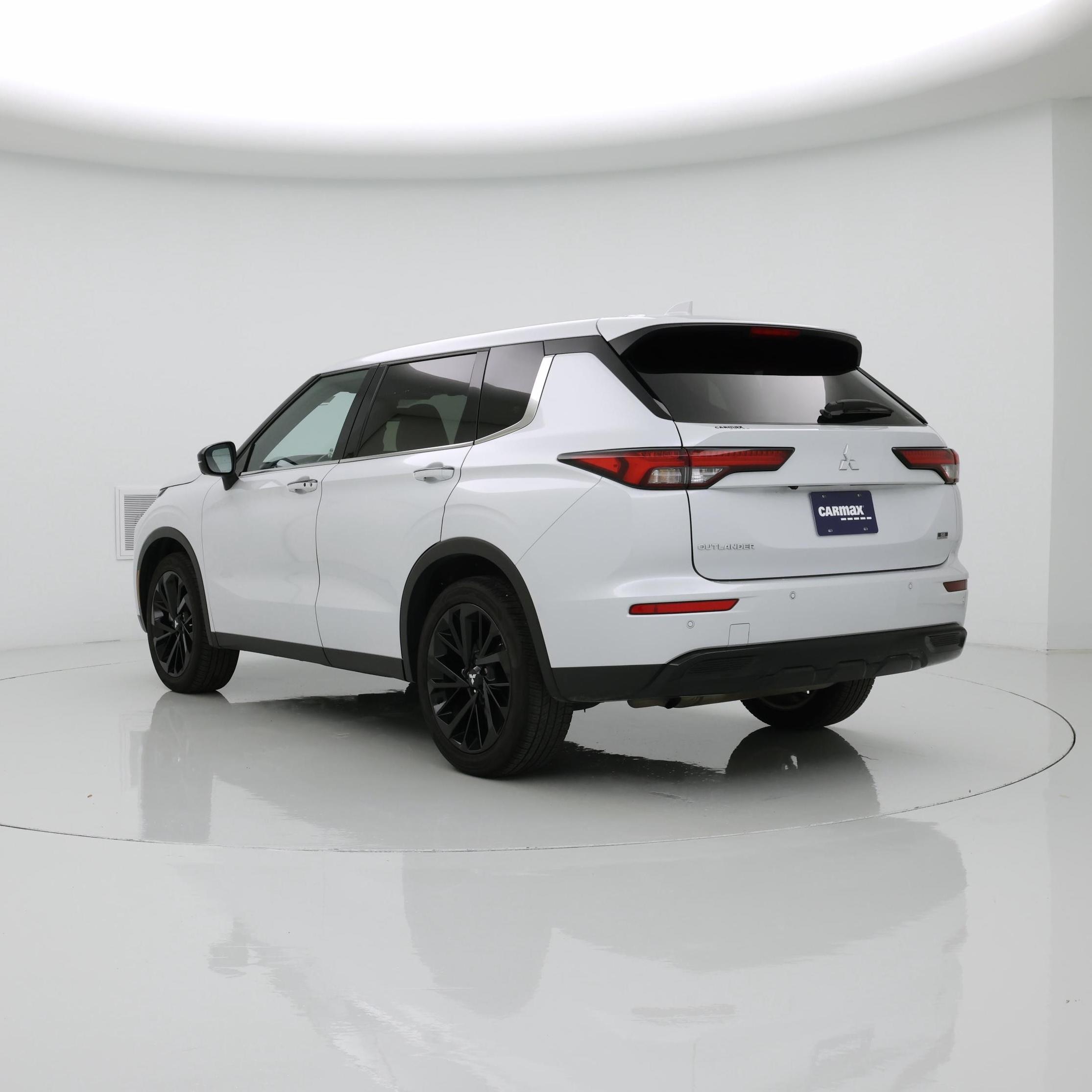 Thumbnail: 2024 Mitsubishi Outlander - 2