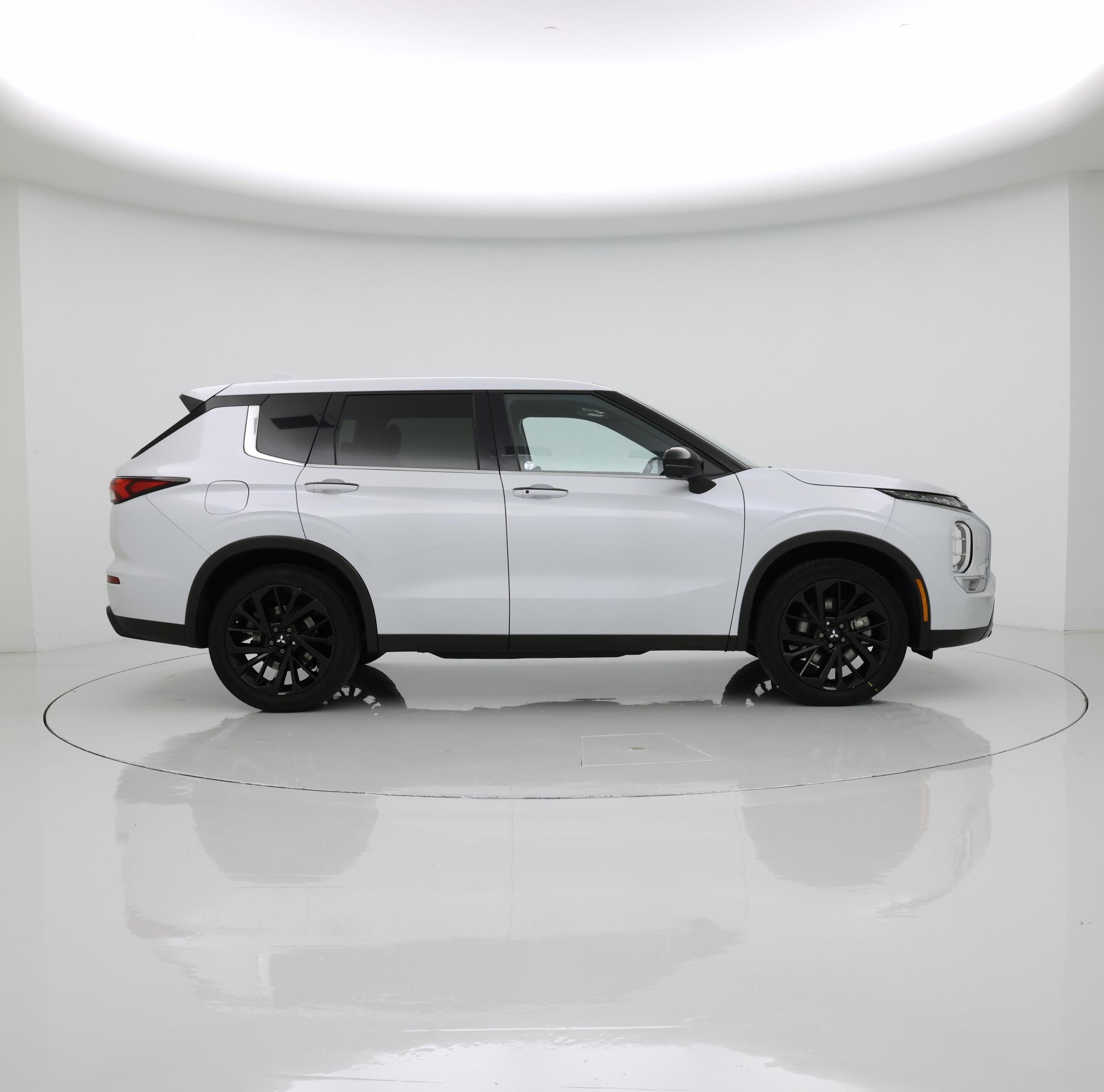 Thumbnail: 2024 Mitsubishi Outlander - 7