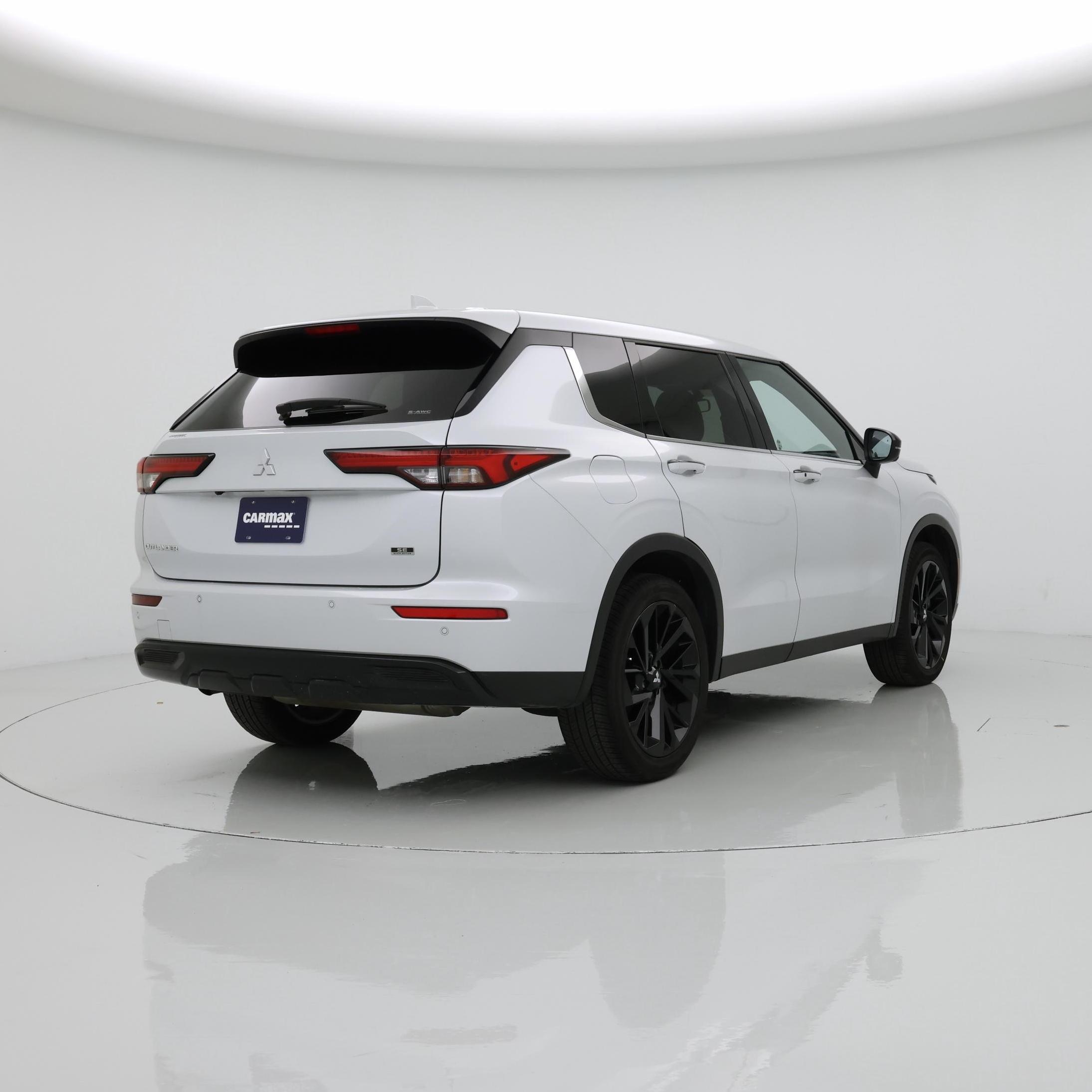 Thumbnail: 2024 Mitsubishi Outlander - 8