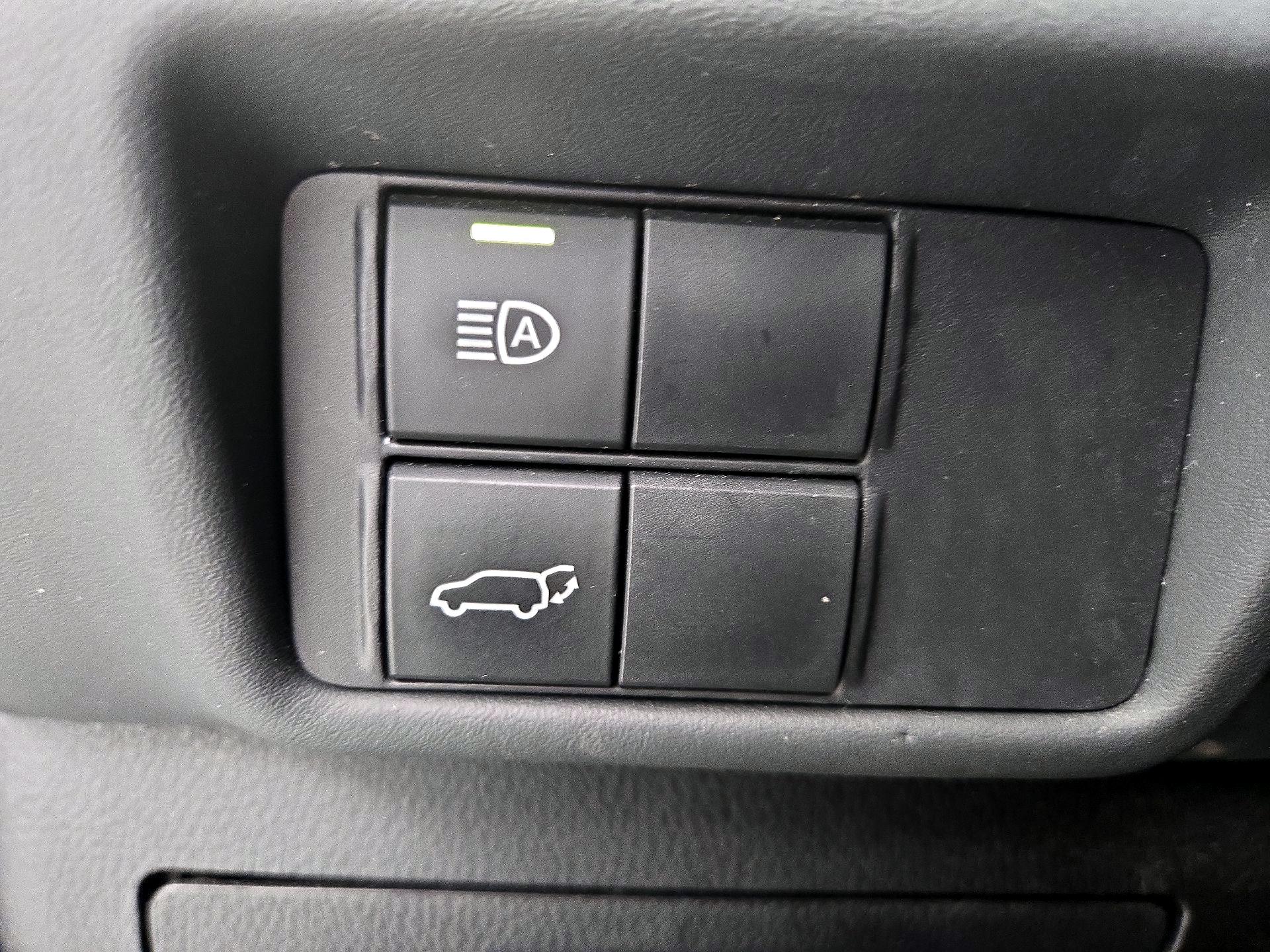 Thumbnail: 2022 Toyota Highlander - 13