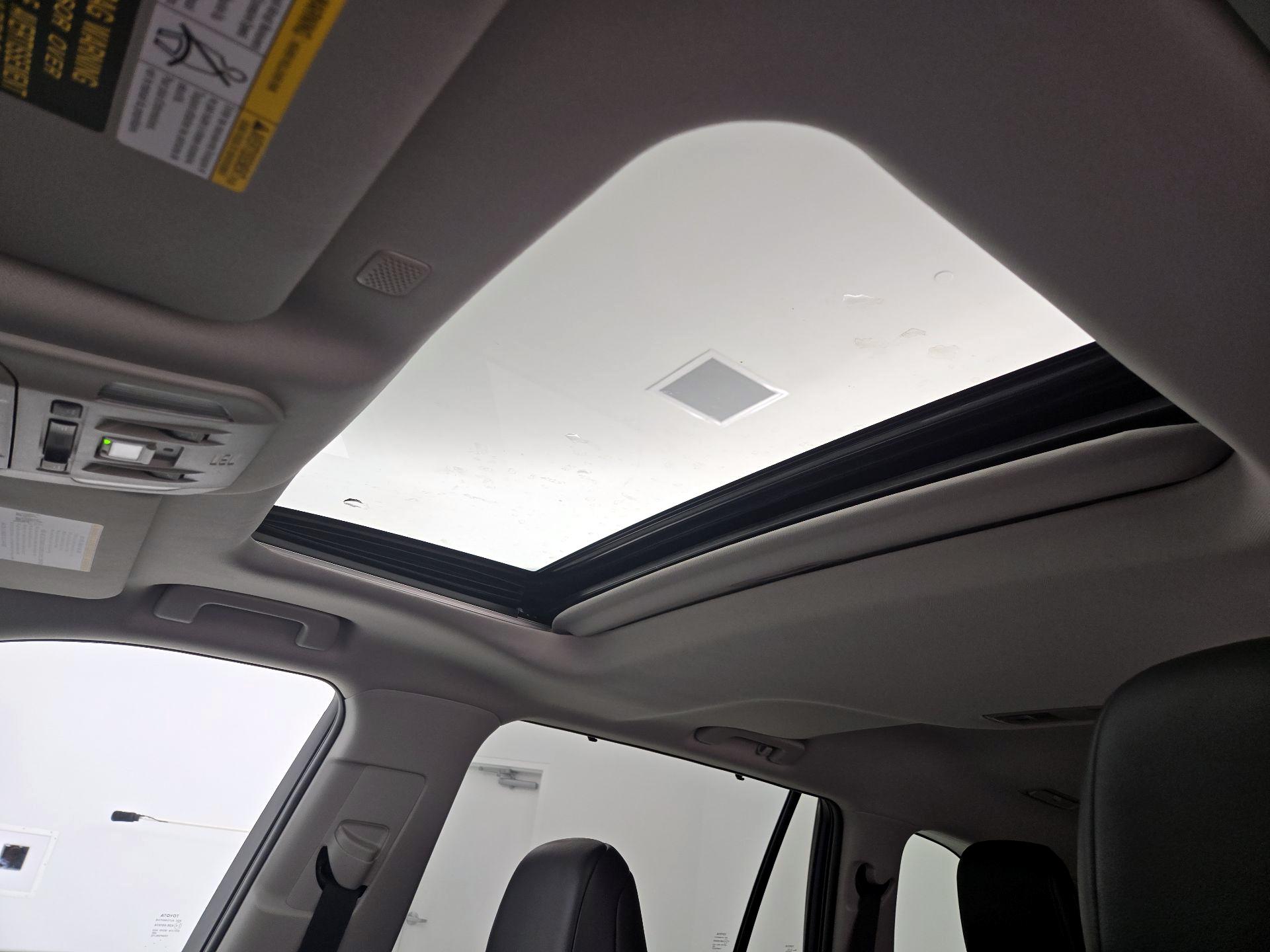 Thumbnail: 2022 Toyota Highlander - 19