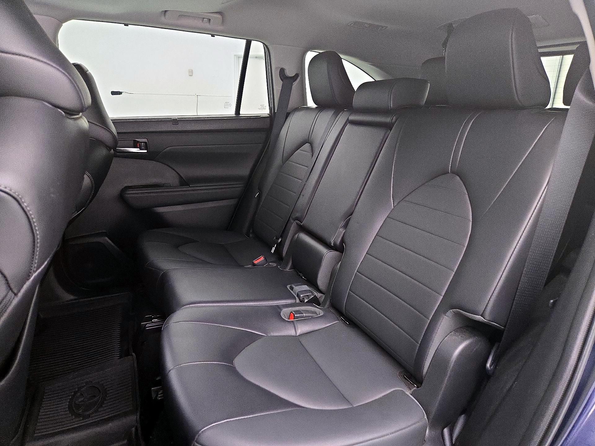 Thumbnail: 2022 Toyota Highlander - 20