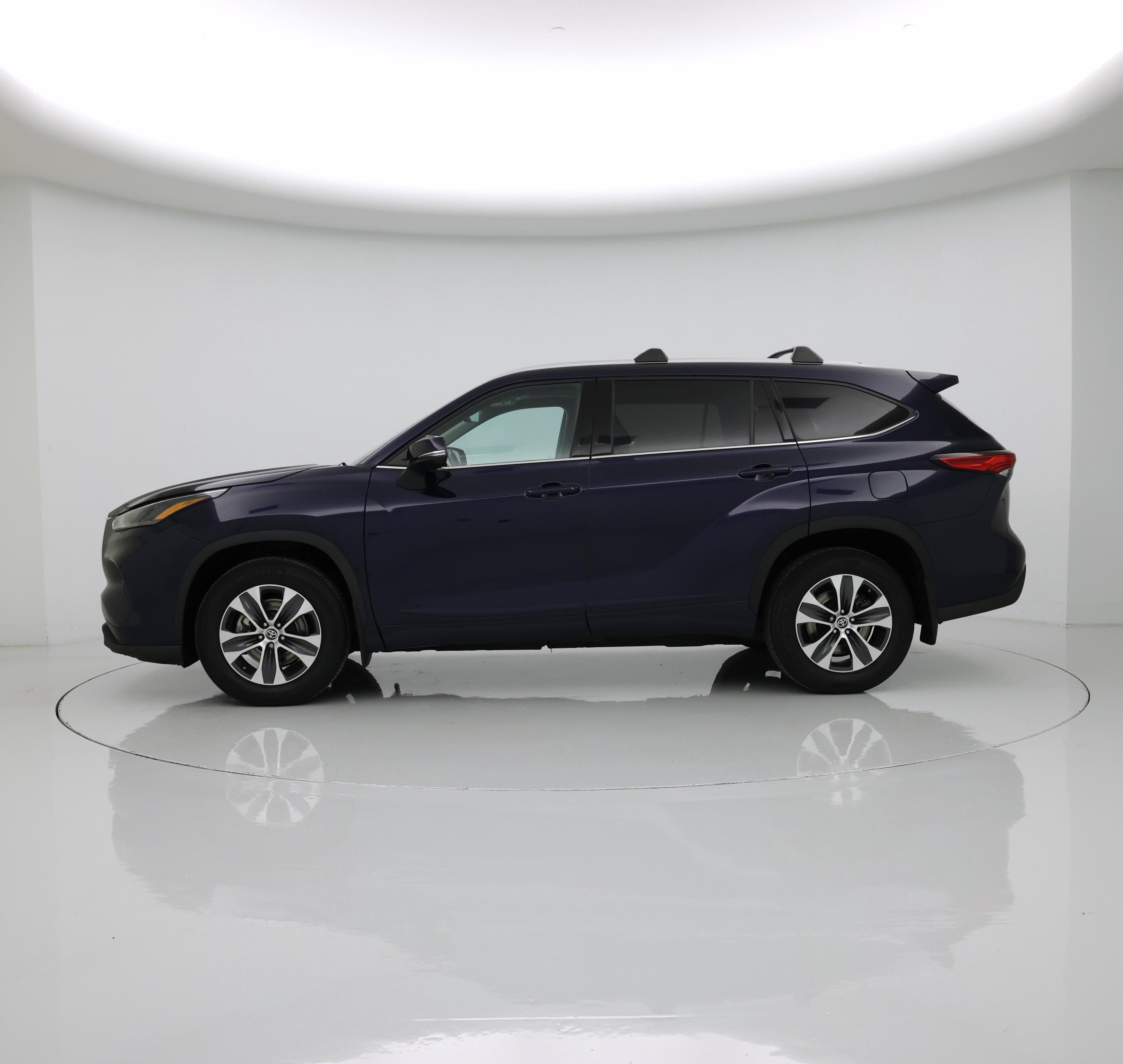 Thumbnail: 2022 Toyota Highlander - 3
