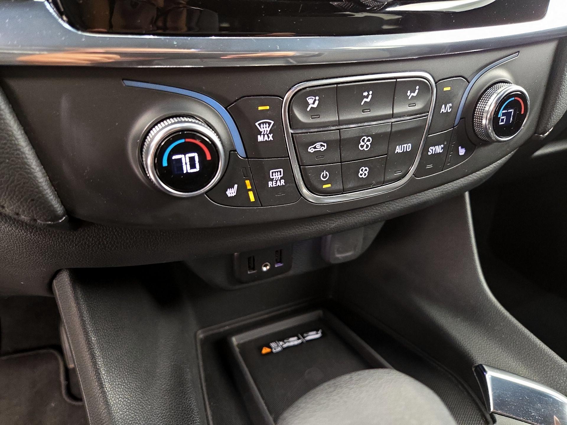 Thumbnail: 2023 Chevrolet Traverse - 16