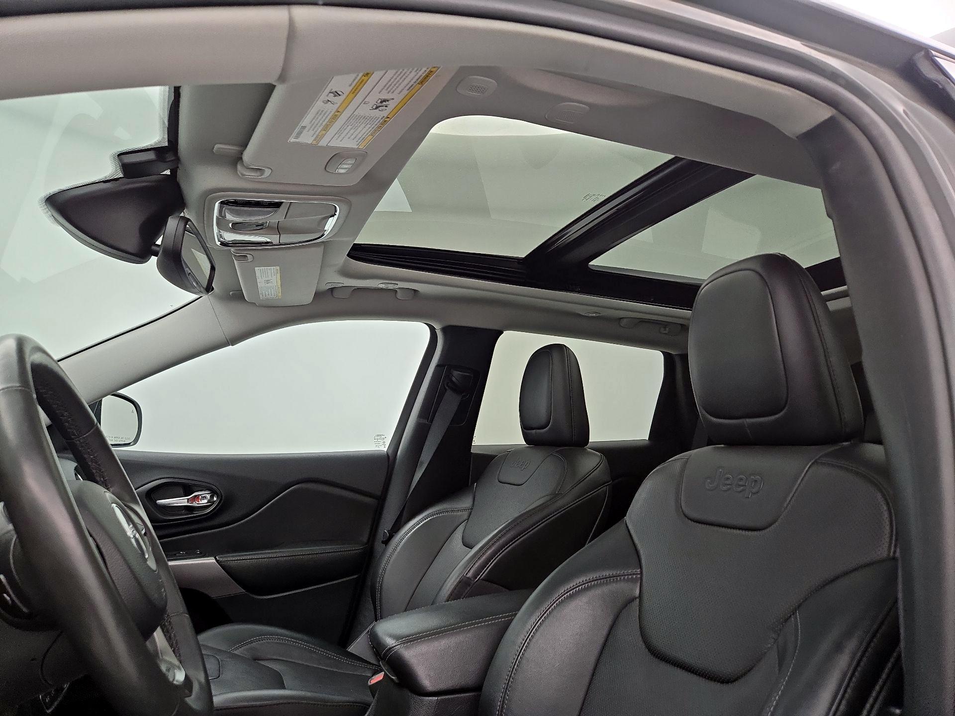 Thumbnail: 2022 Jeep Cherokee - 19