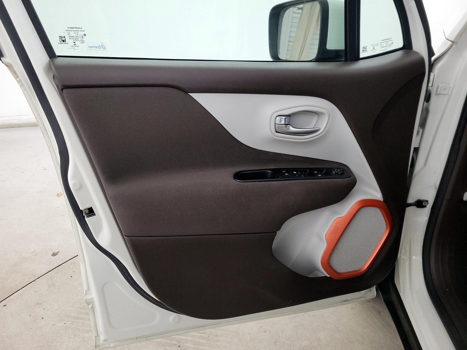 Thumbnail: 2017 Jeep Renegade - 12