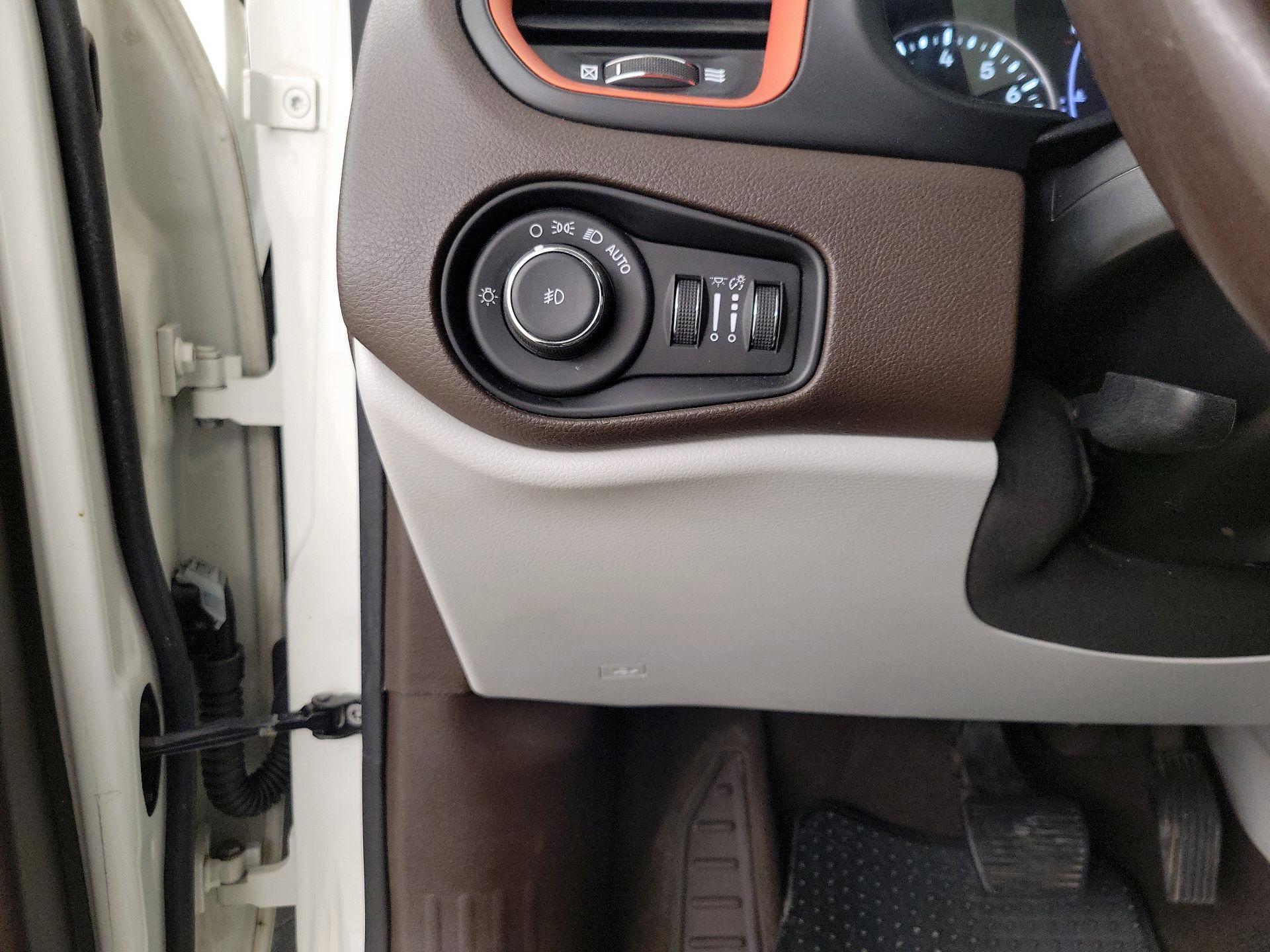 Thumbnail: 2017 Jeep Renegade - 13