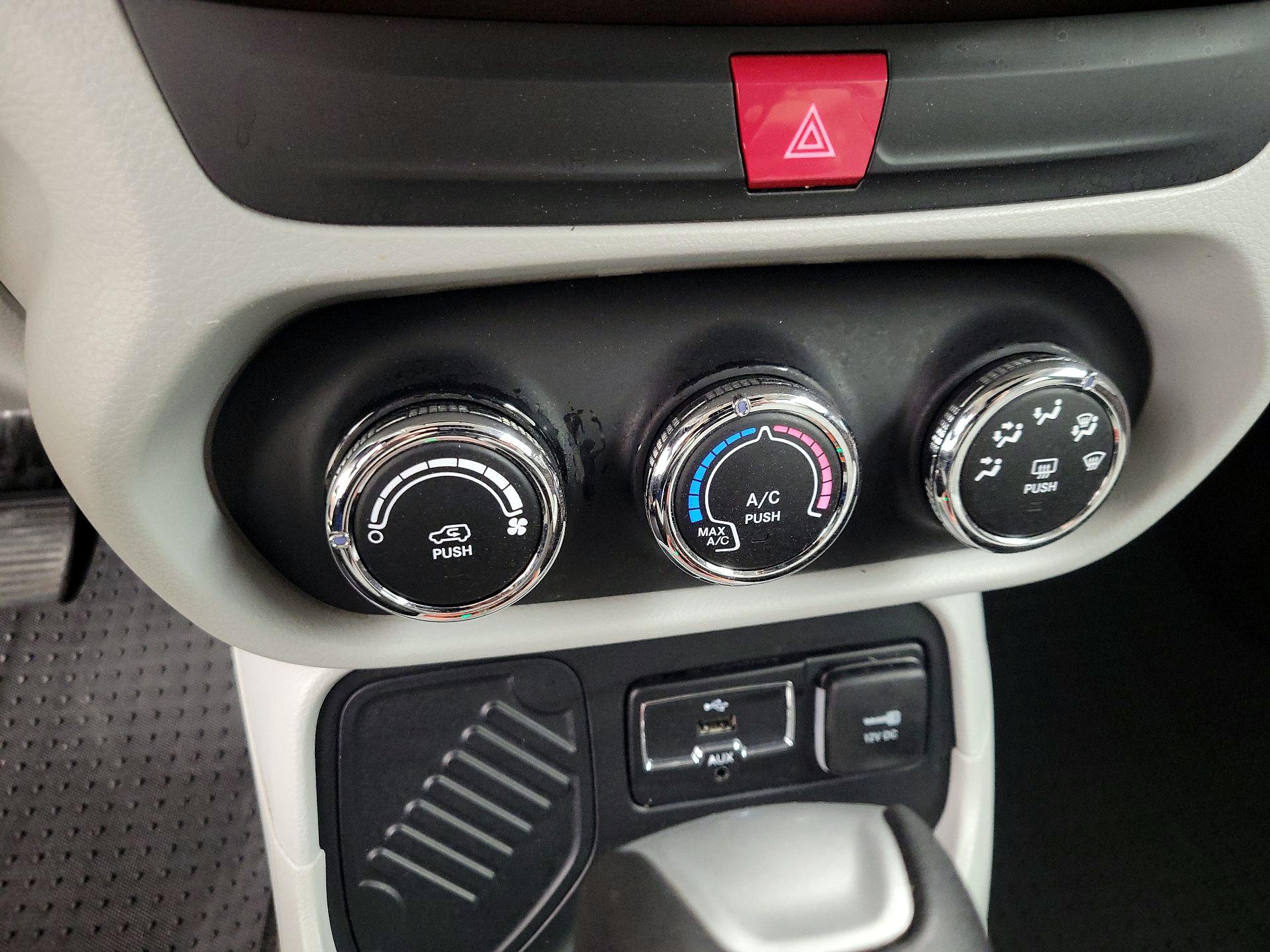 Thumbnail: 2017 Jeep Renegade - 16