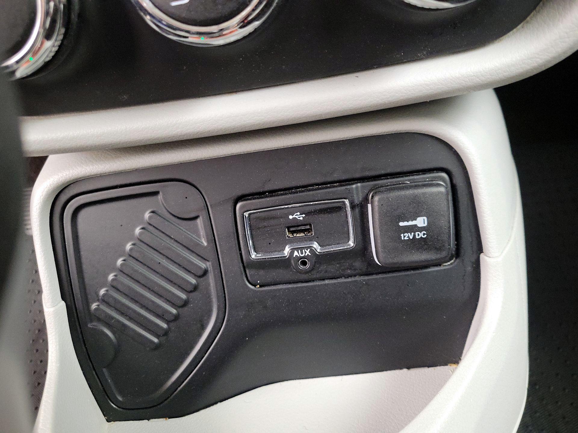 Thumbnail: 2017 Jeep Renegade - 18