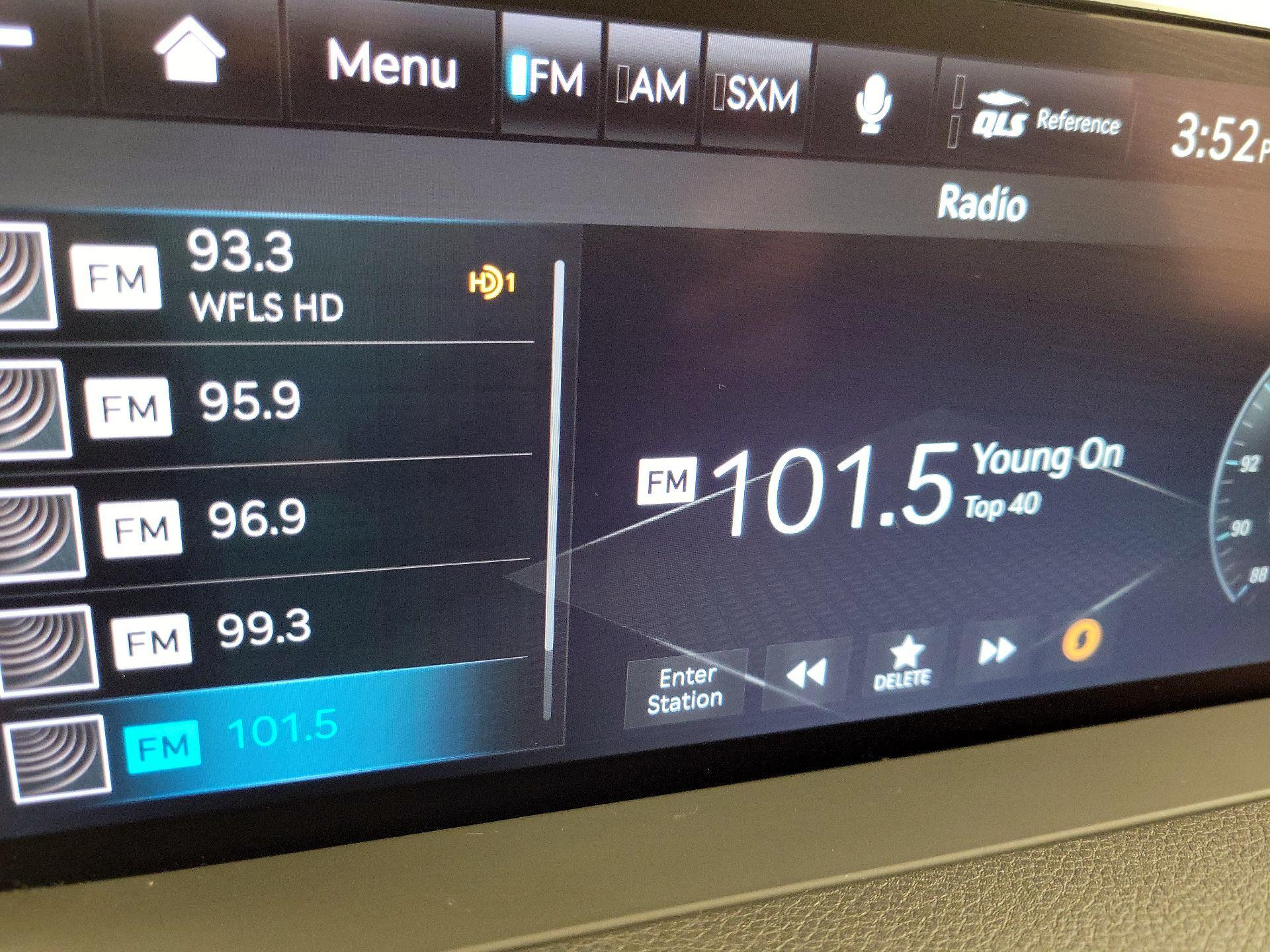 Thumbnail: 2022 Genesis GV70 - 16