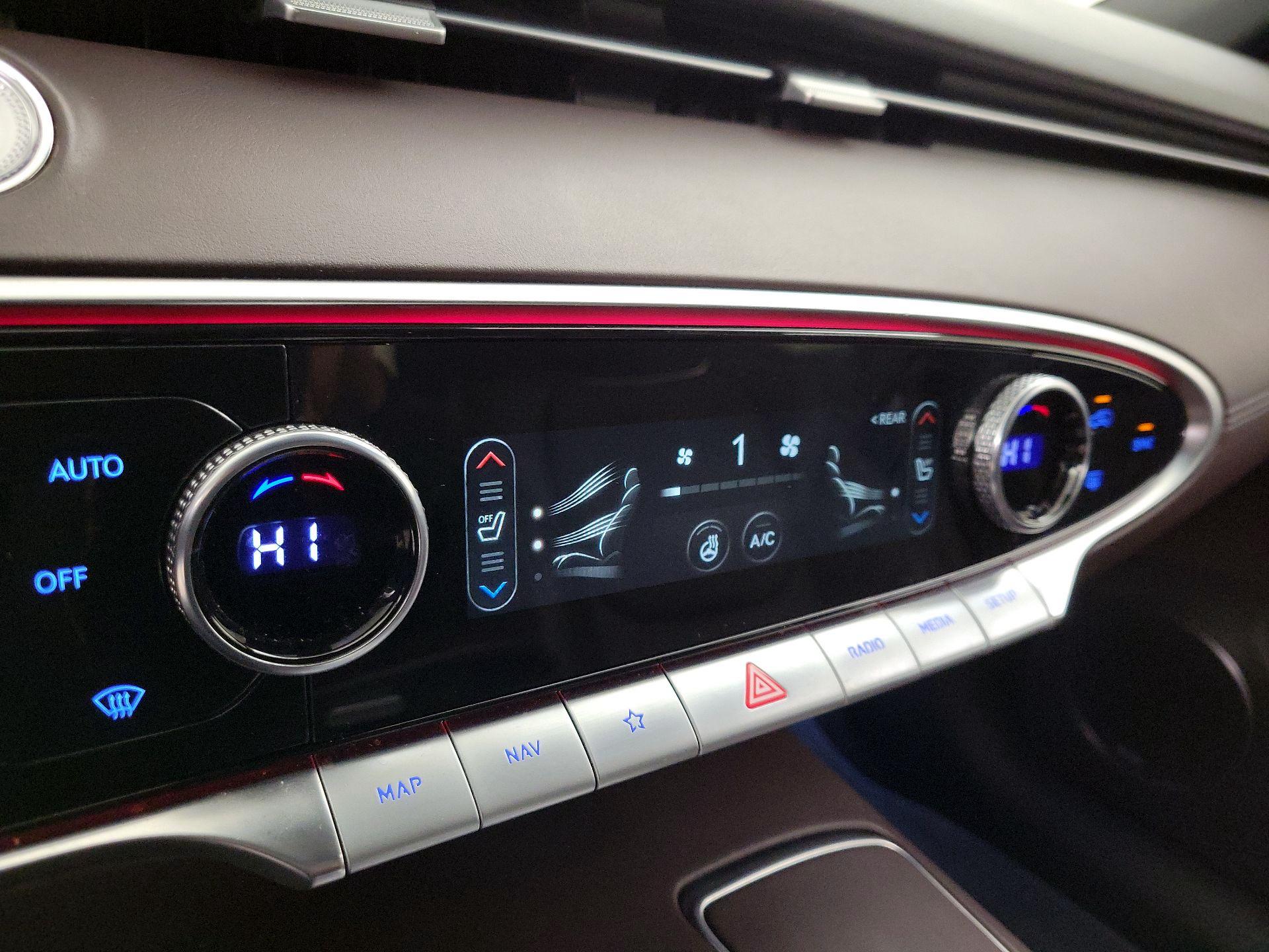 Thumbnail: 2022 Genesis GV70 - 17