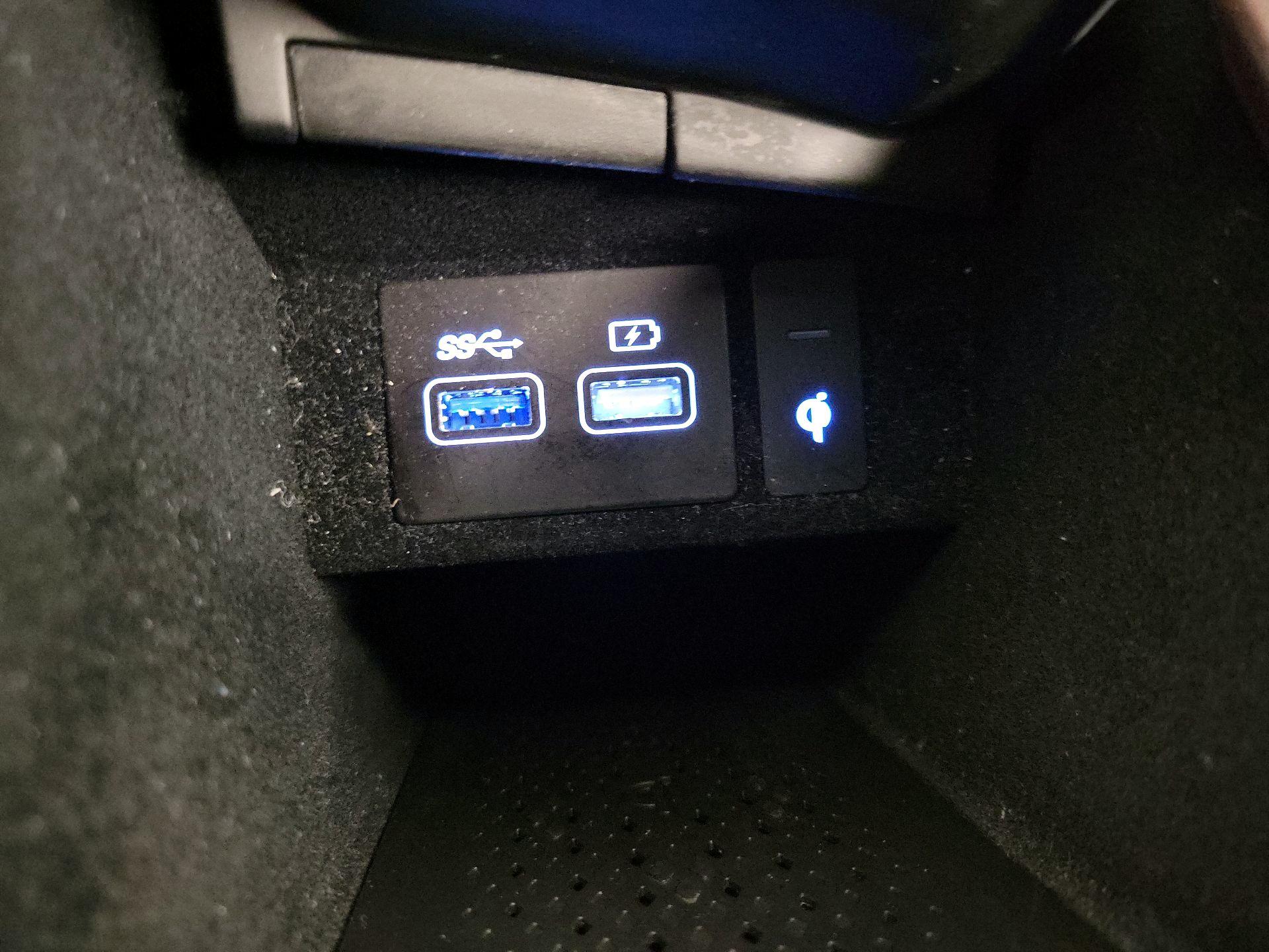 Thumbnail: 2022 Genesis GV70 - 19