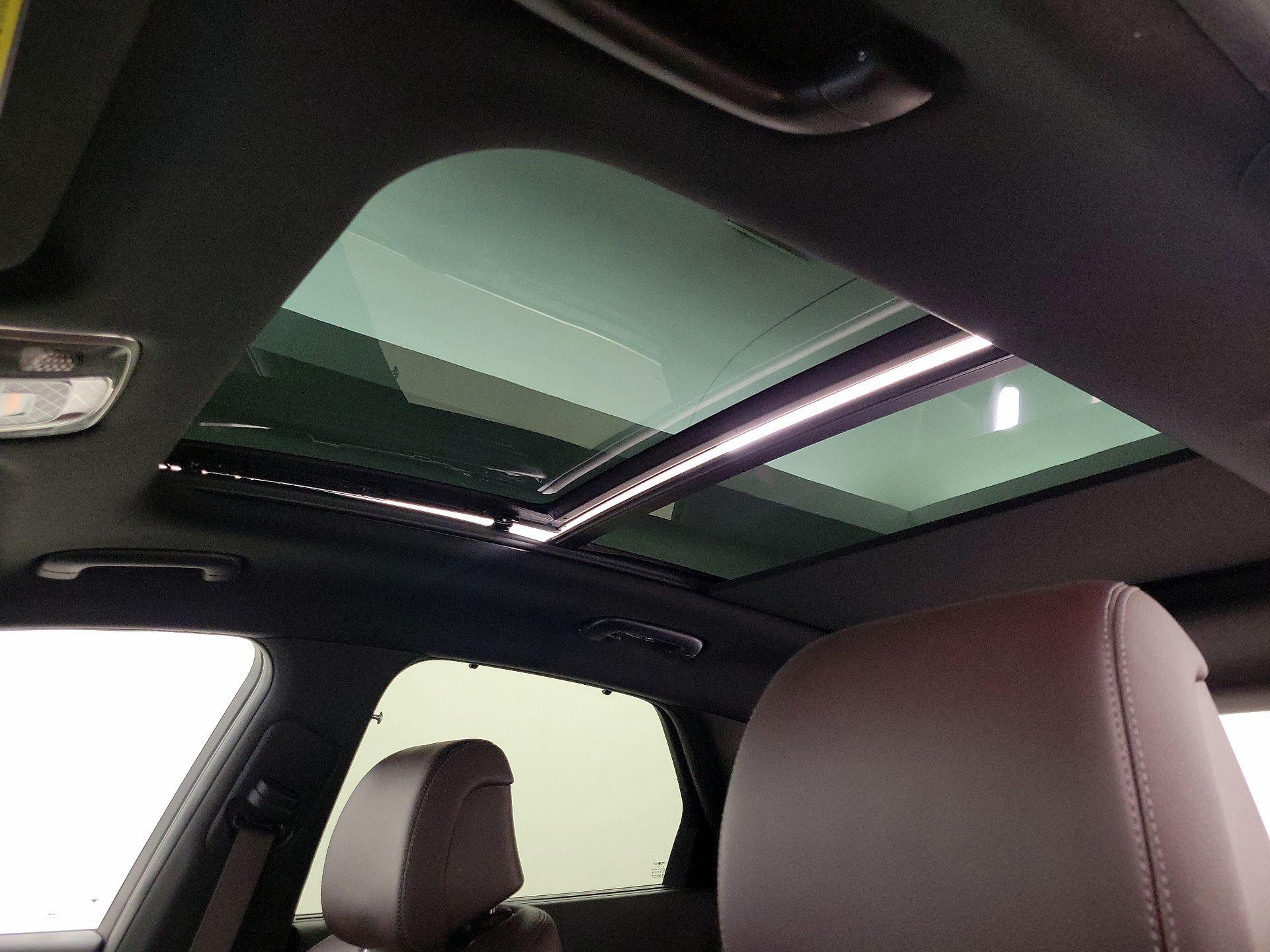 Thumbnail: 2022 Genesis GV70 - 20