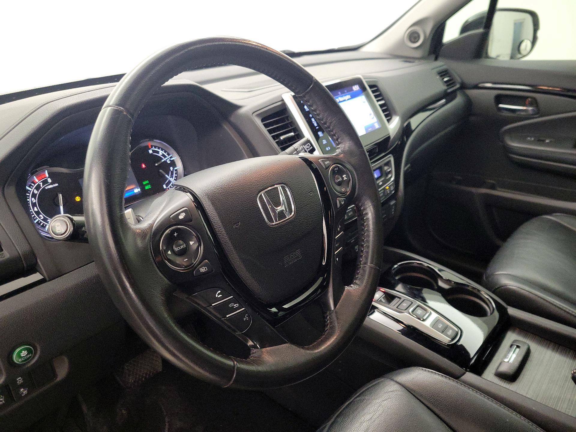 Thumbnail: 2017 Honda Pilot - 9