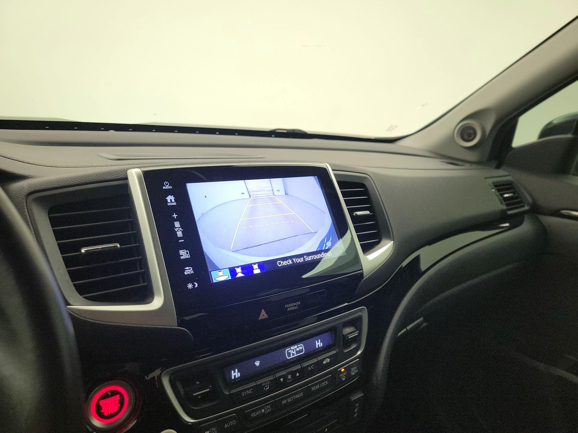 Thumbnail: 2017 Honda Pilot - 15