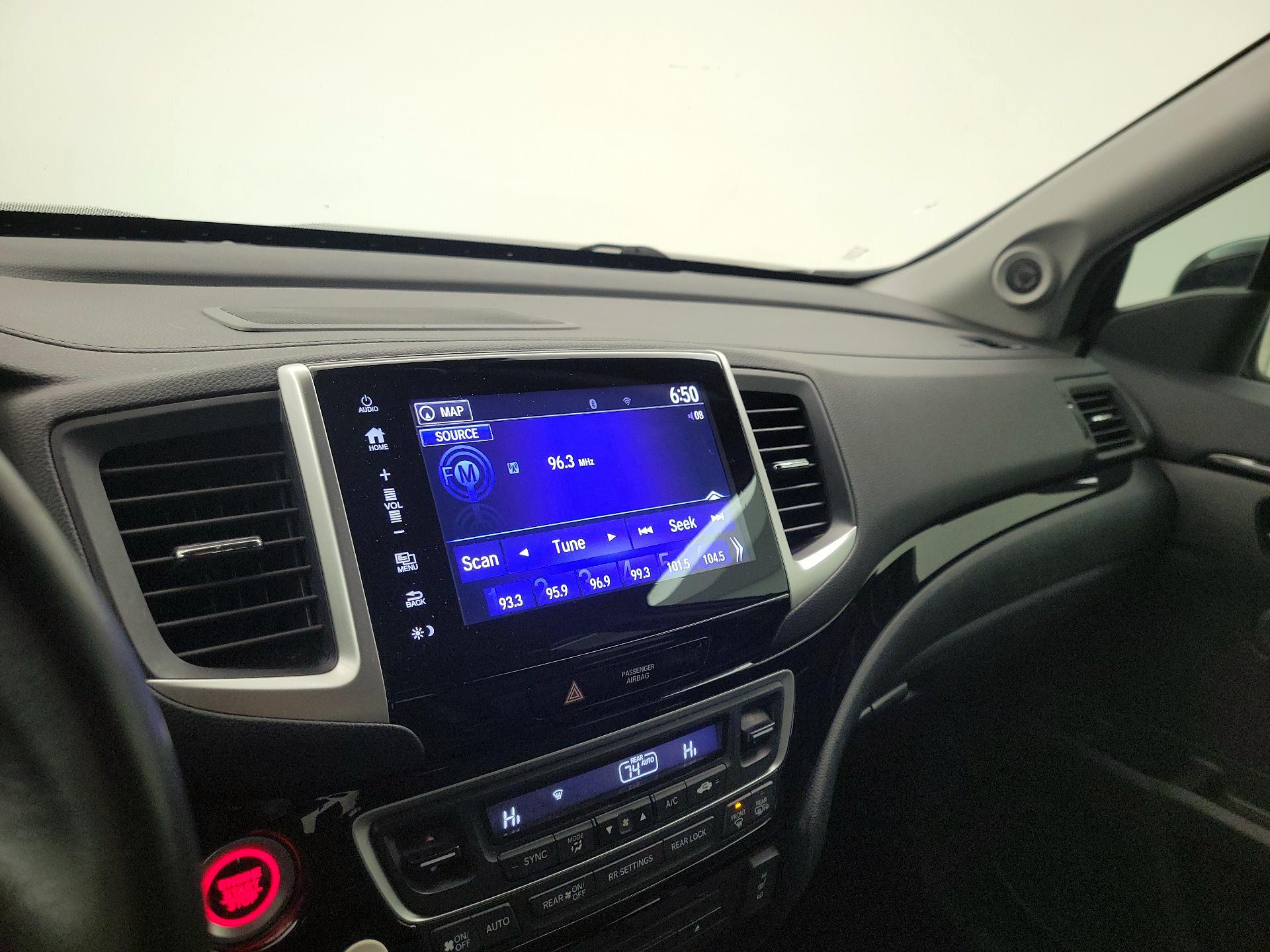 Thumbnail: 2017 Honda Pilot - 16