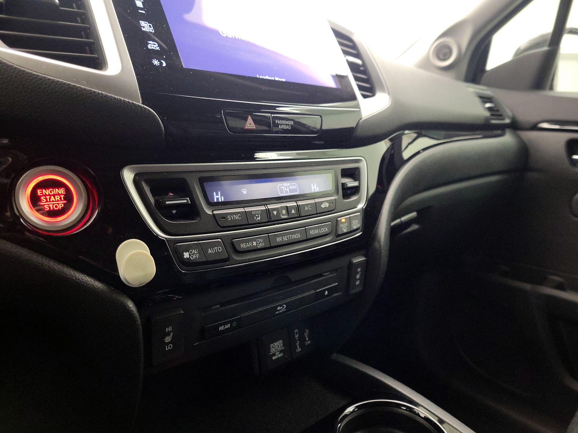 Thumbnail: 2017 Honda Pilot - 17