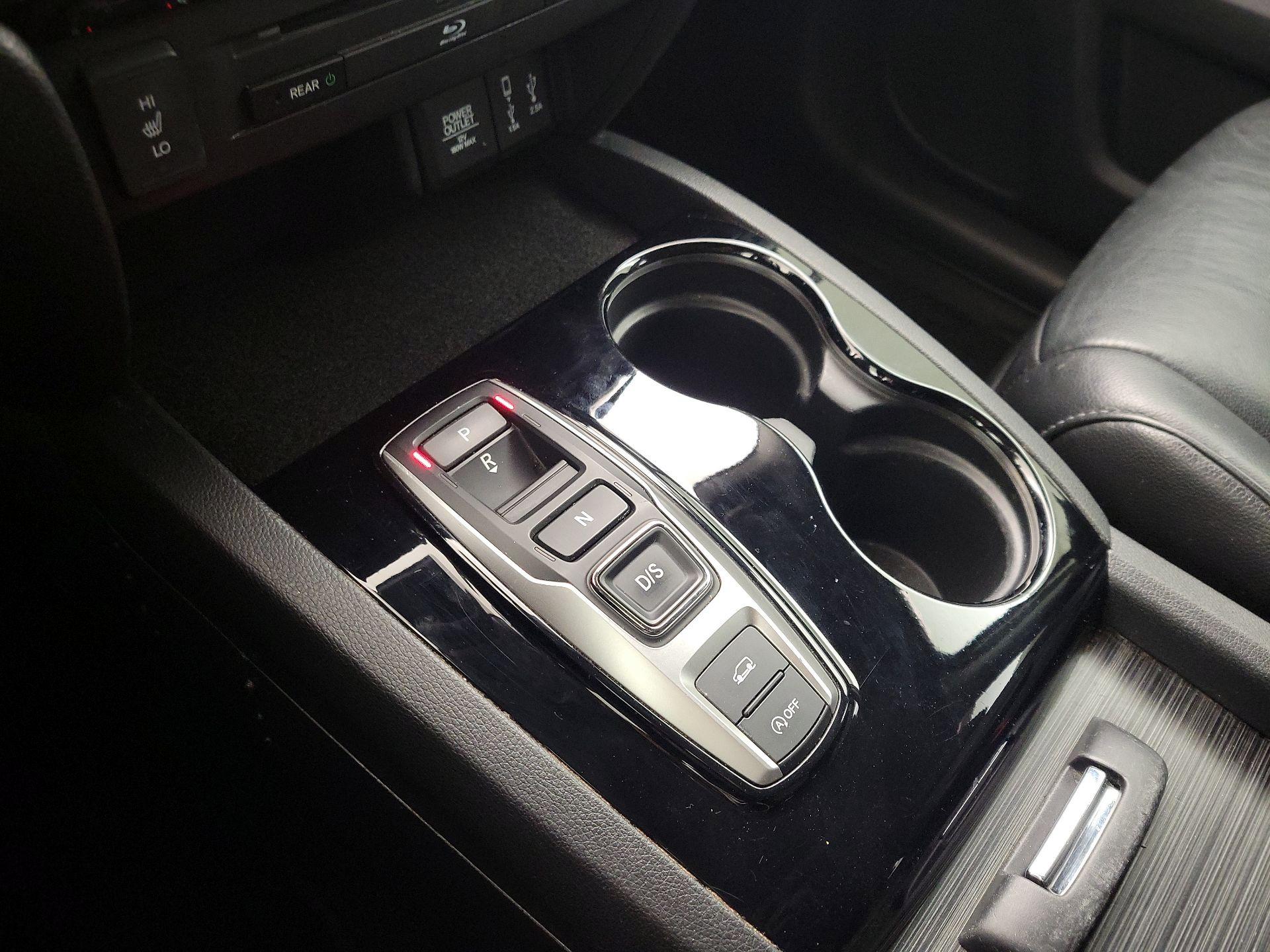 Thumbnail: 2017 Honda Pilot - 18