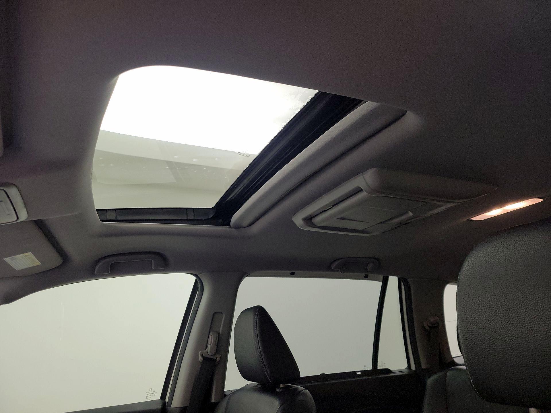 Thumbnail: 2017 Honda Pilot - 20