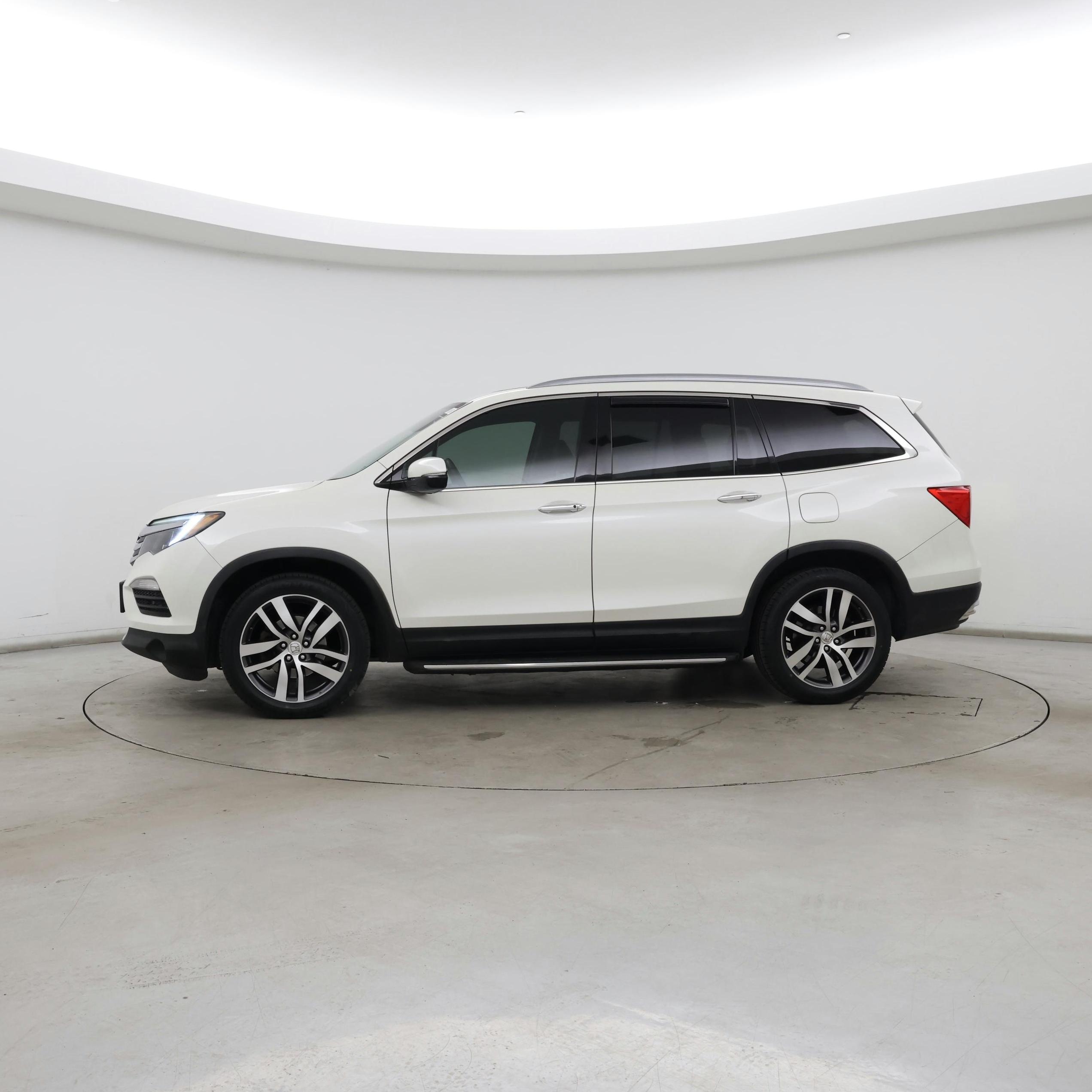 Thumbnail: 2017 Honda Pilot - 3