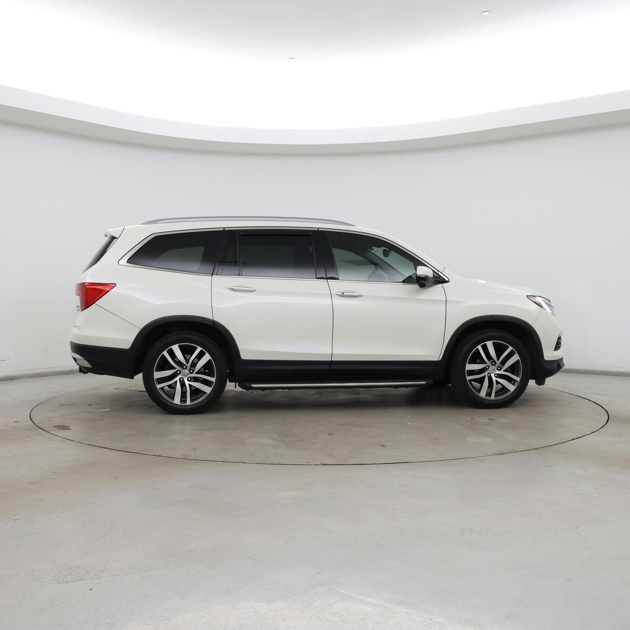 Thumbnail: 2017 Honda Pilot - 7