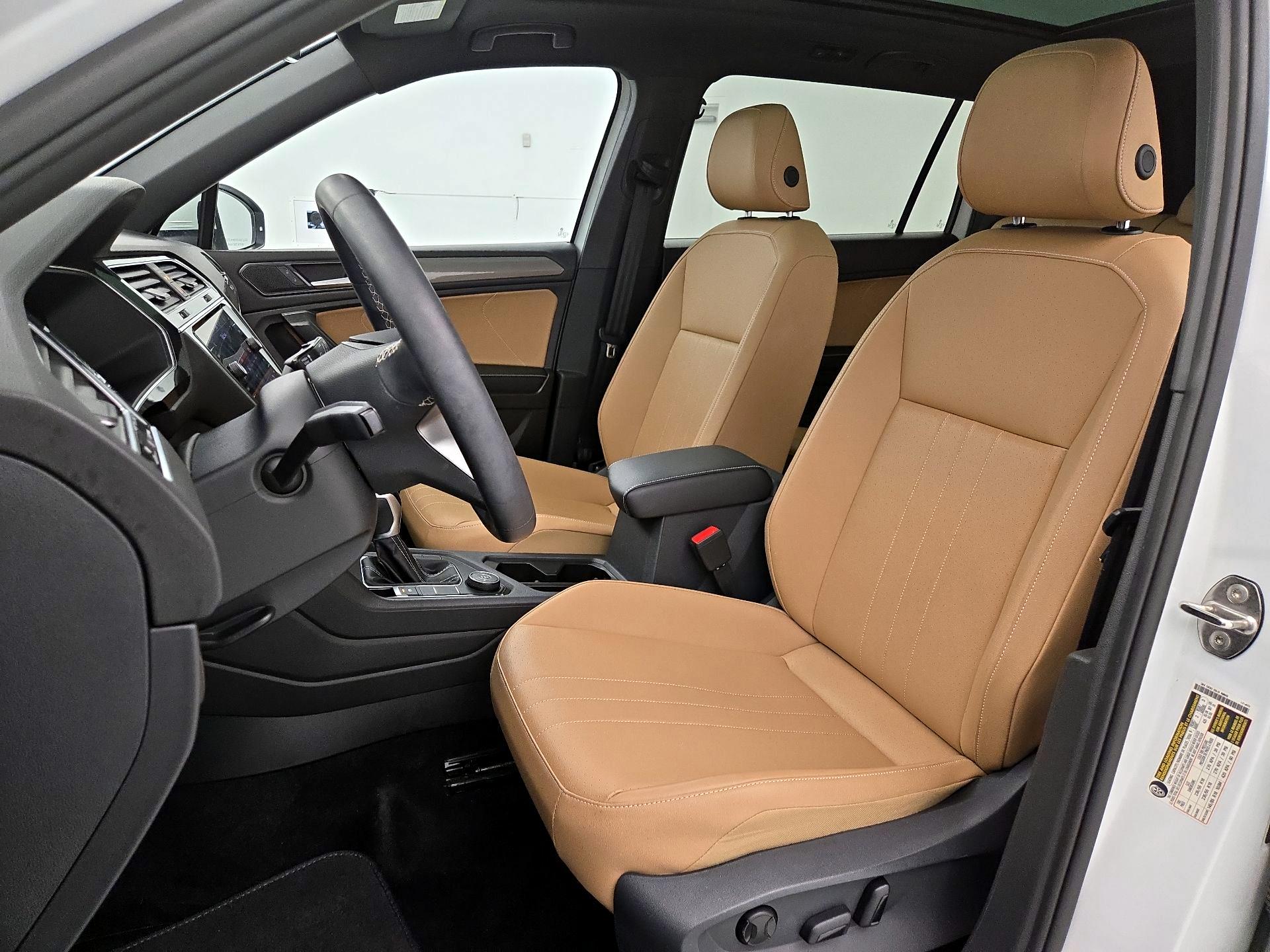 Thumbnail: 2022 Volkswagen Tiguan - 11