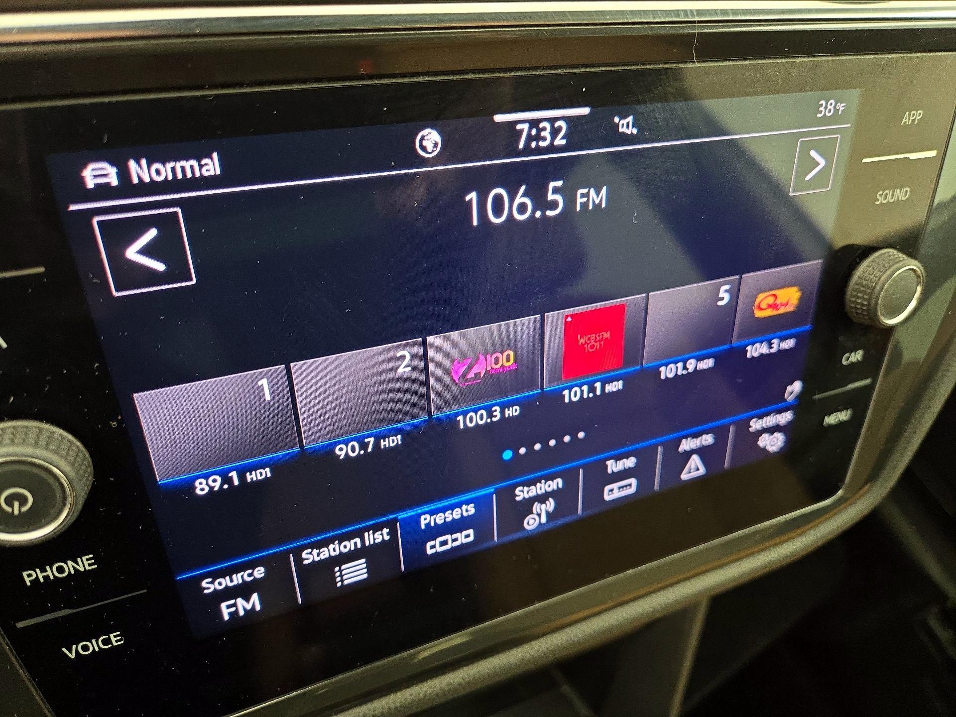 Thumbnail: 2022 Volkswagen Tiguan - 15