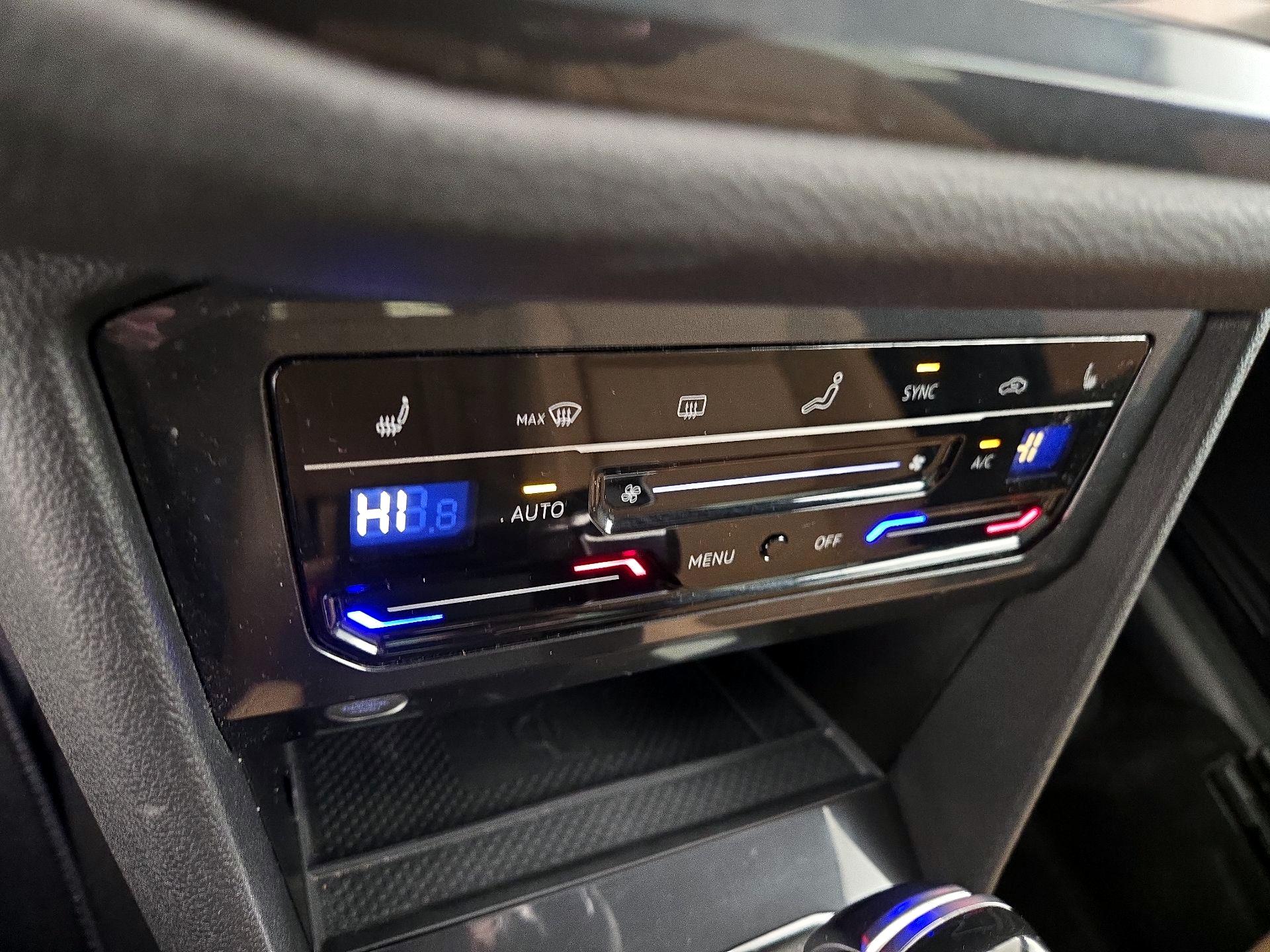 Thumbnail: 2022 Volkswagen Tiguan - 16