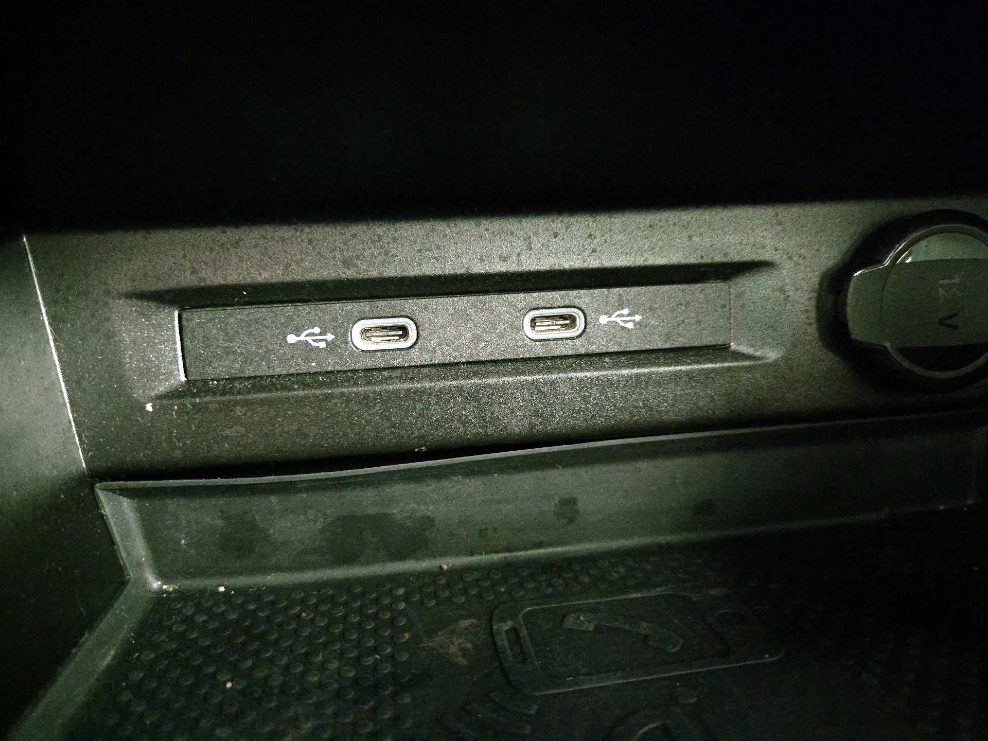 Thumbnail: 2022 Volkswagen Tiguan - 18