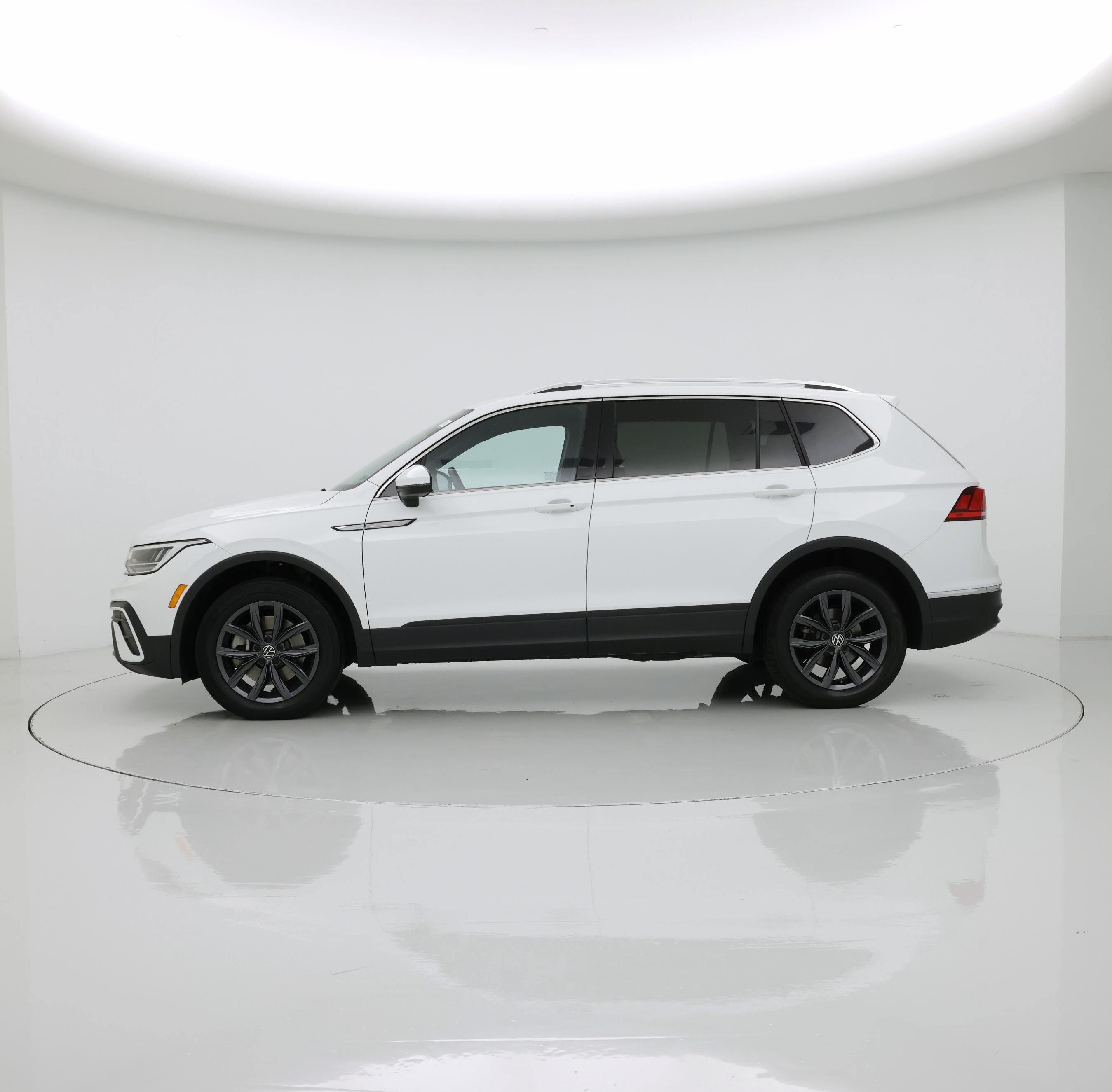 Thumbnail: 2022 Volkswagen Tiguan - 3