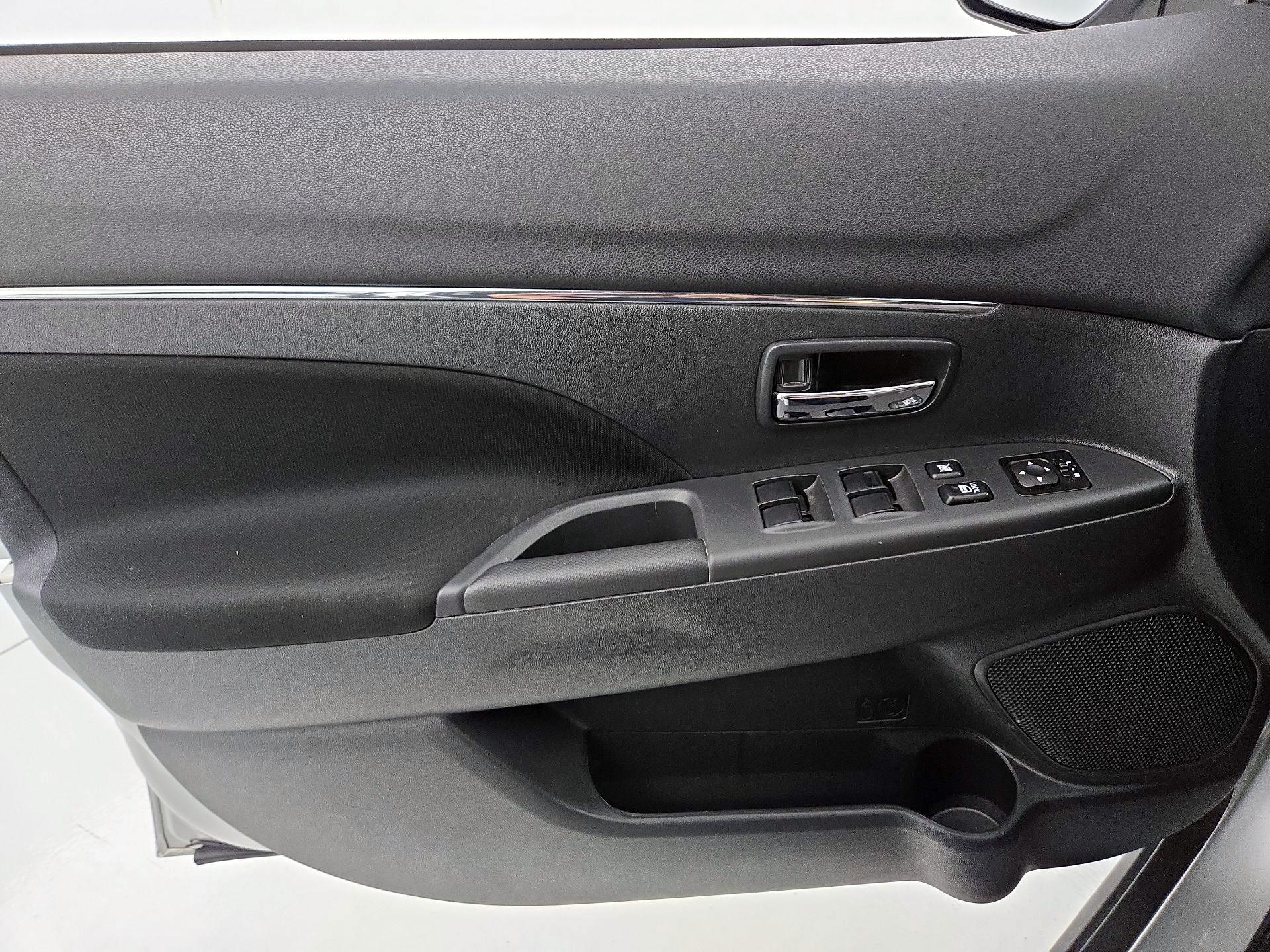 Thumbnail: 2024 Mitsubishi Outlander Sport - 12