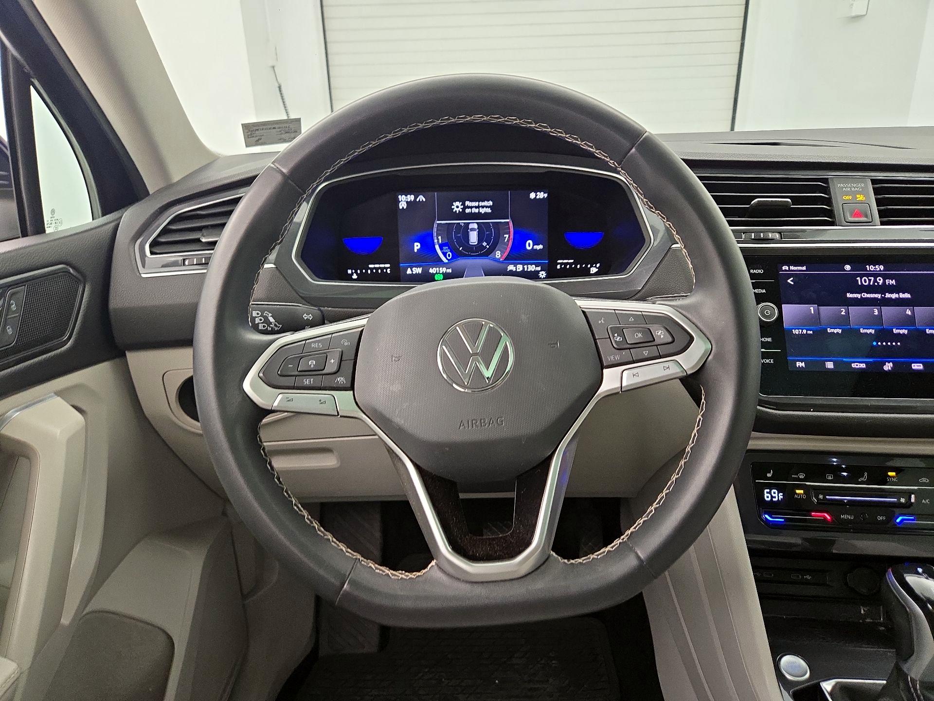 Thumbnail: 2022 Volkswagen Tiguan - 10