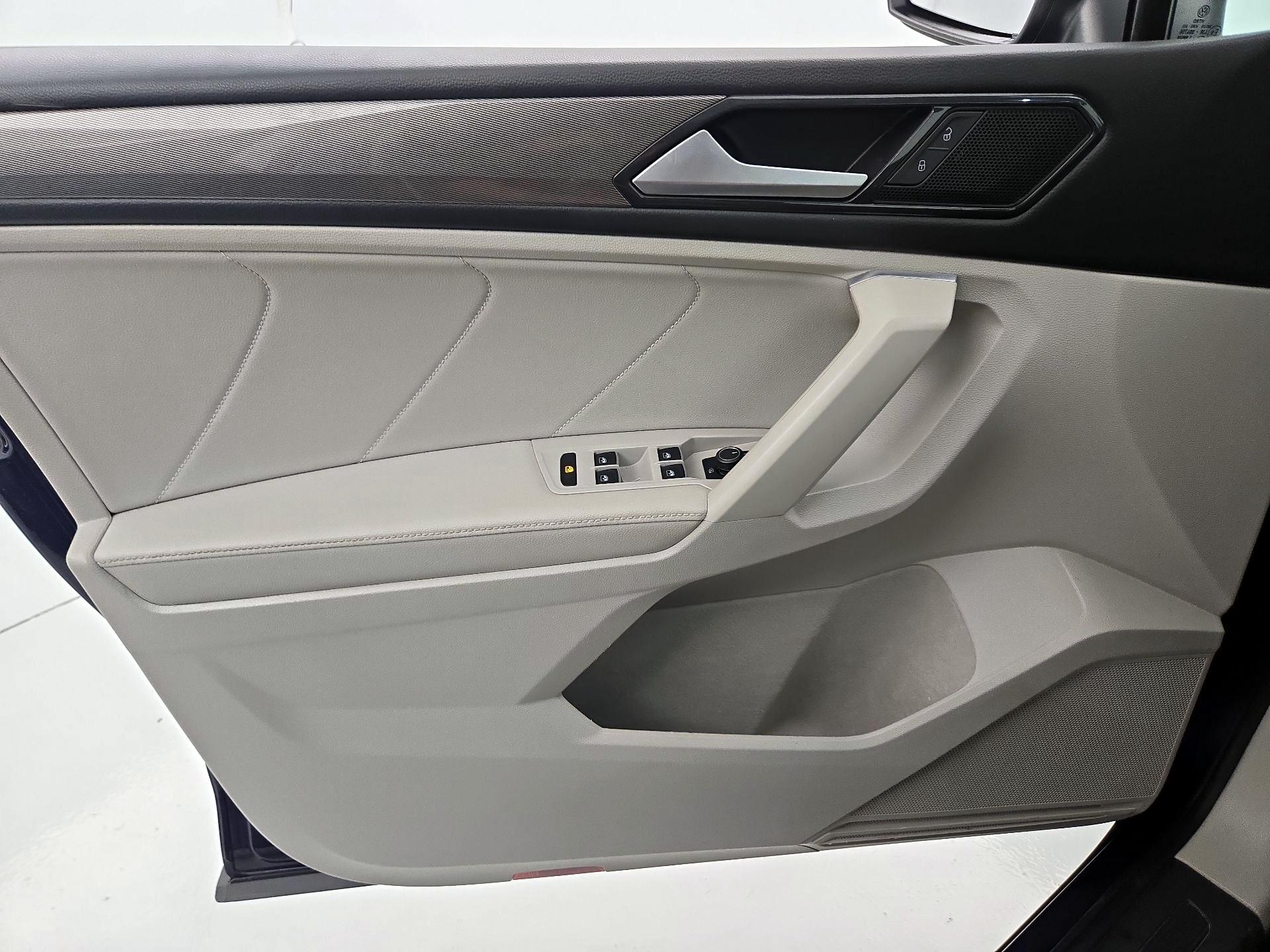 Thumbnail: 2022 Volkswagen Tiguan - 12