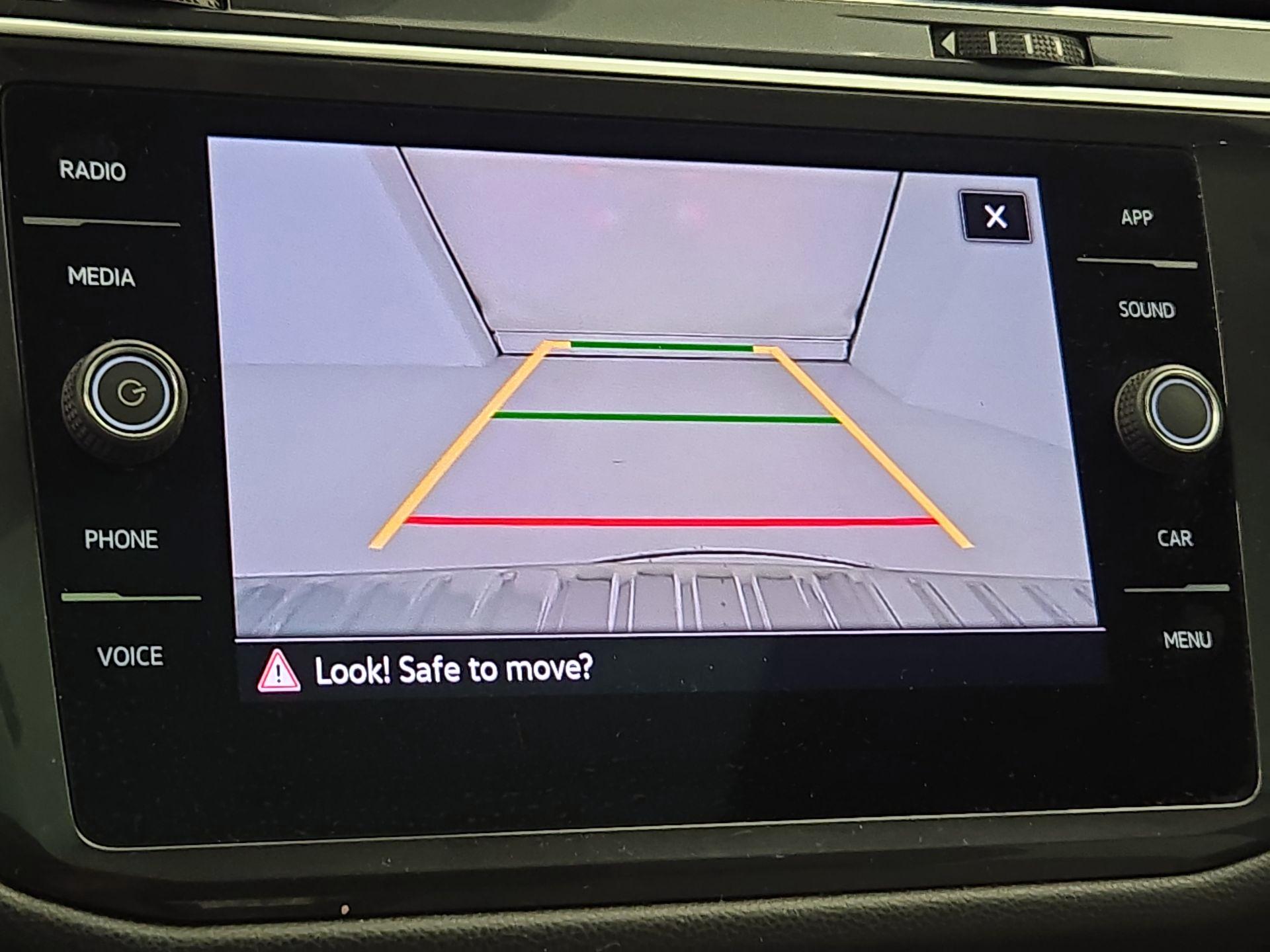 Thumbnail: 2022 Volkswagen Tiguan - 14