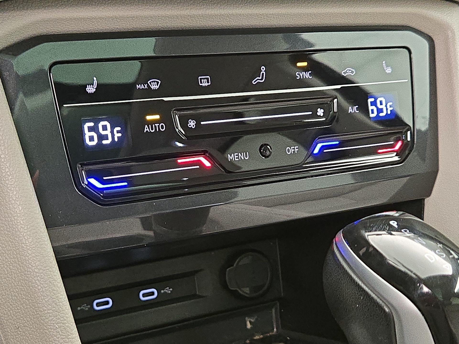 Thumbnail: 2022 Volkswagen Tiguan - 16