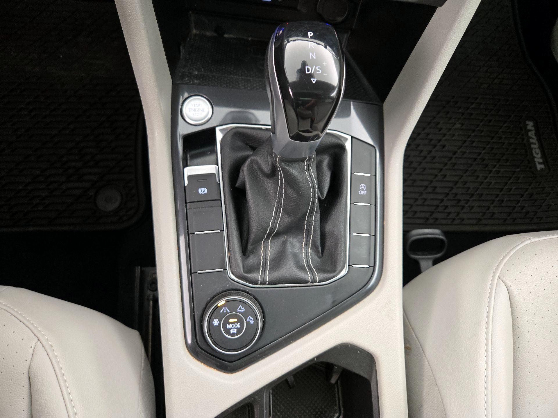 Thumbnail: 2022 Volkswagen Tiguan - 17