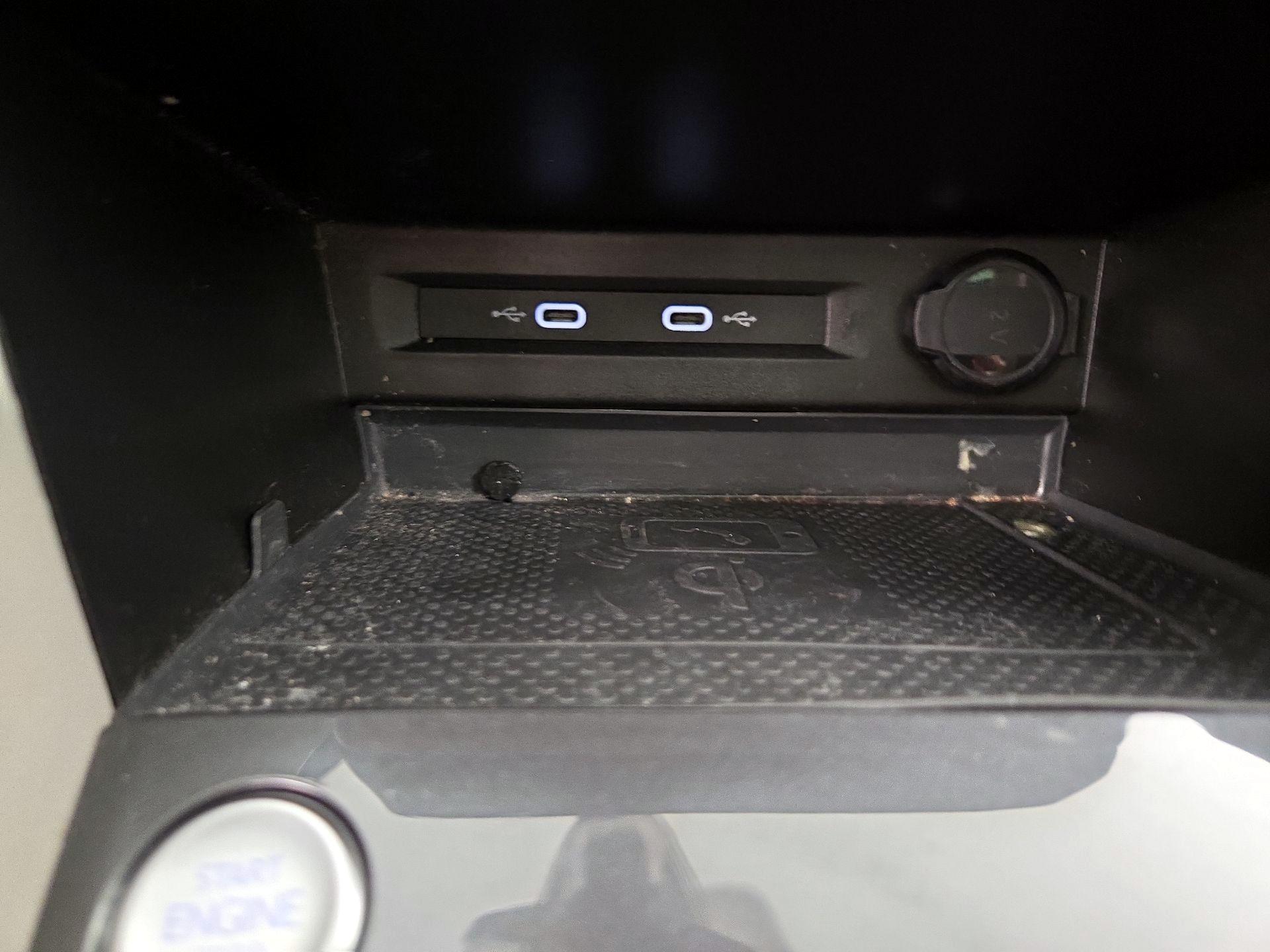 Thumbnail: 2022 Volkswagen Tiguan - 18