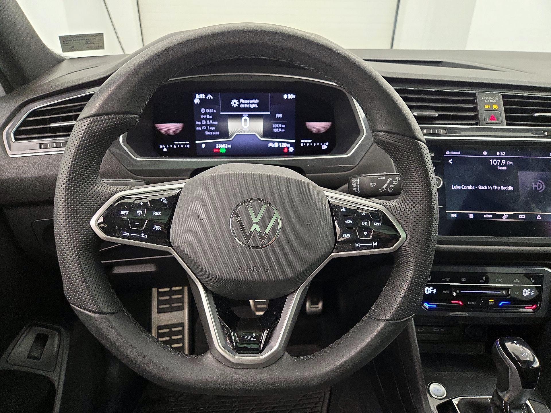 Thumbnail: 2022 Volkswagen Tiguan - 10