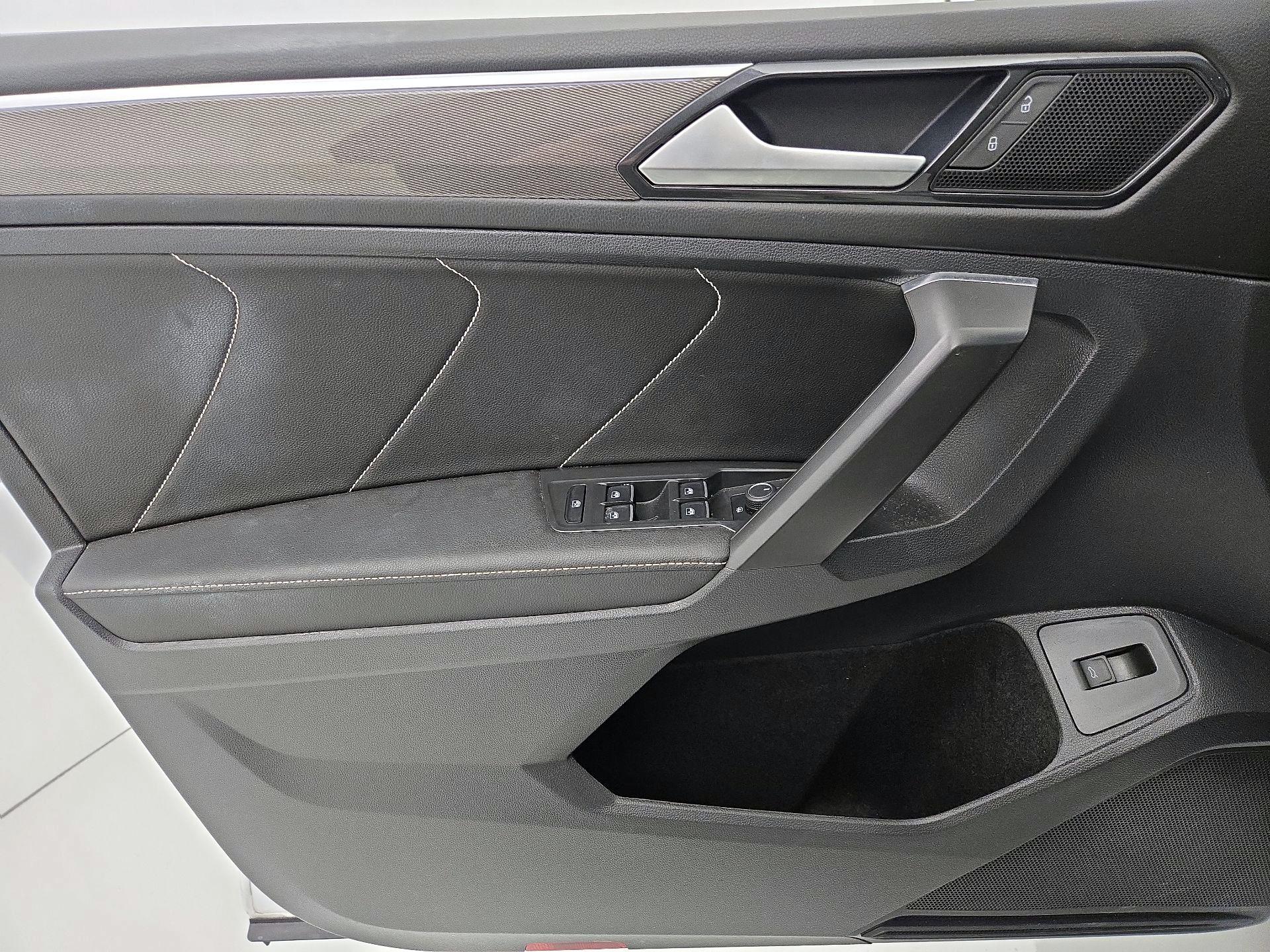 Thumbnail: 2022 Volkswagen Tiguan - 12